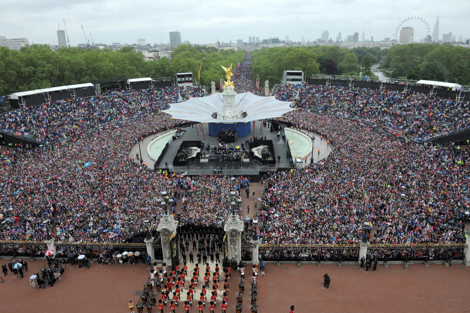 Crowds Outside Buckingham Palace for Queen's Diamond Jubilee Celebrations