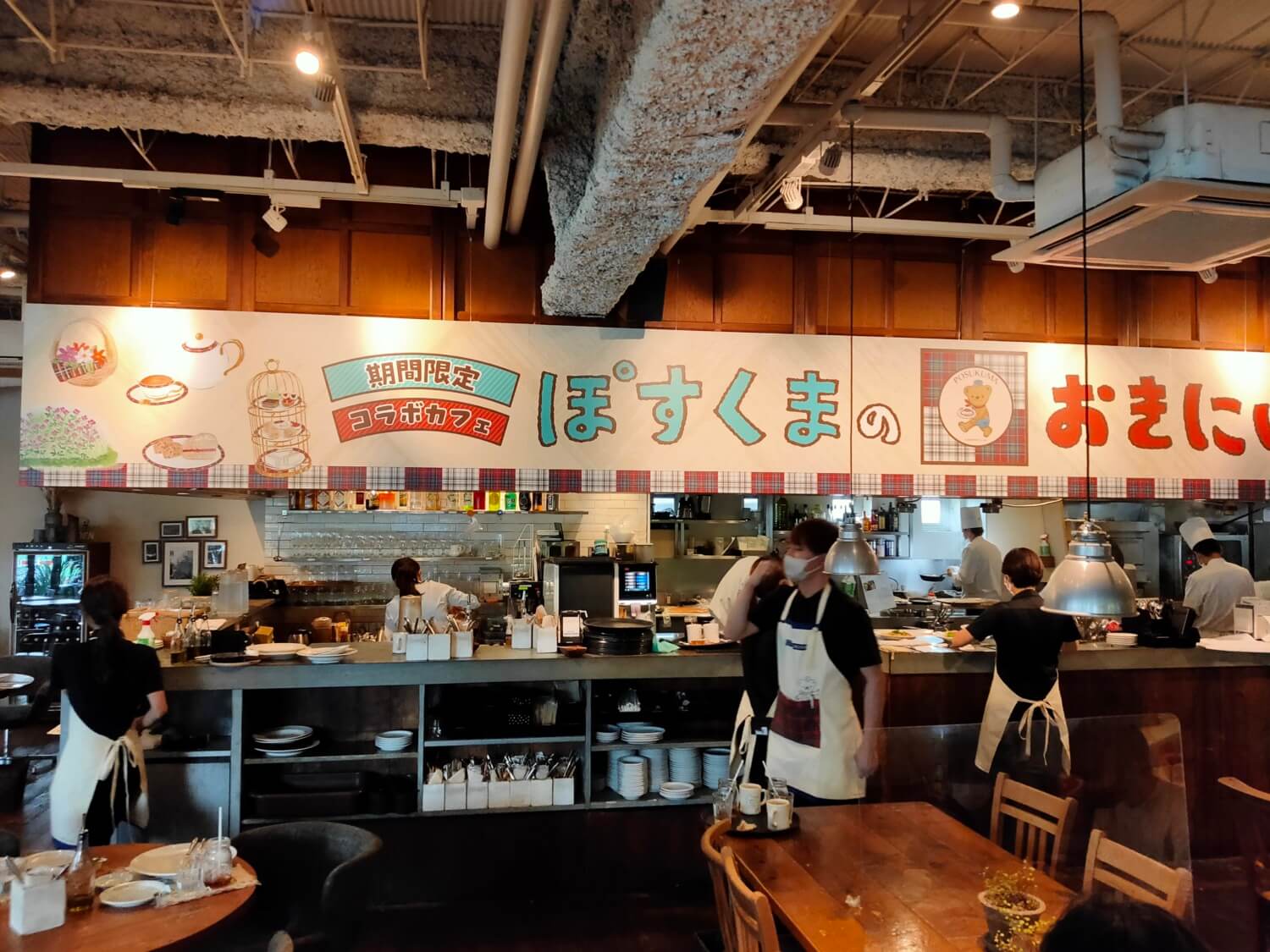 ロイヤルガーデンカフェ青山店内
