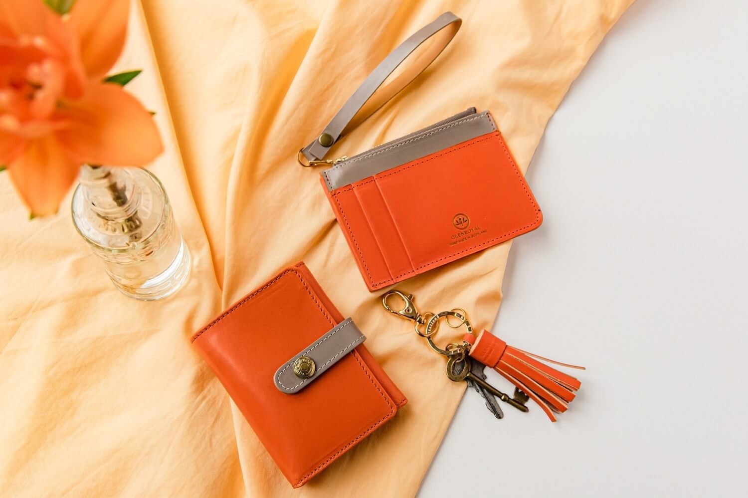 FRAGMENT CASE WITH STRAP ￥28,600（税込） TRIFOLD SMALL WALLET WITH TAB ￥40,700（税込） TASSEL KEY CHARM ￥7,150（税込）
