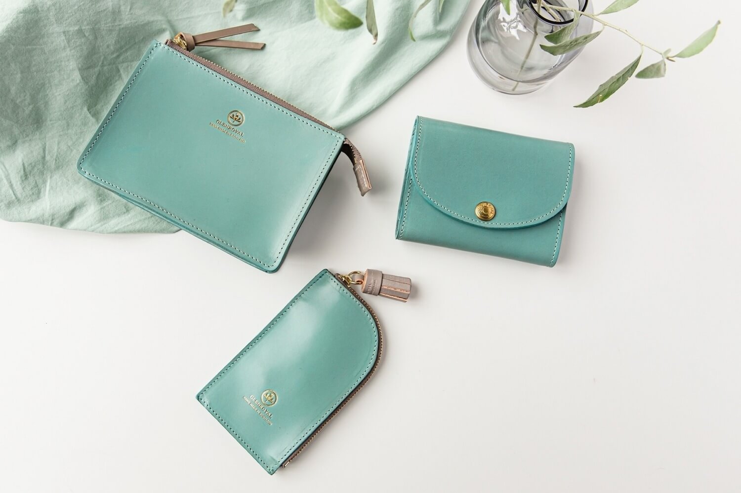 FLAP SMALL PURSE ￥38,500（税込） SQUARE MINI POUCH ￥20,900（税込） ZIPPED KEY CASE WITH TASSEL ￥16,500（税込）