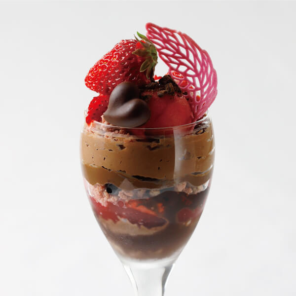 京いちごとチョコレートのパフェ