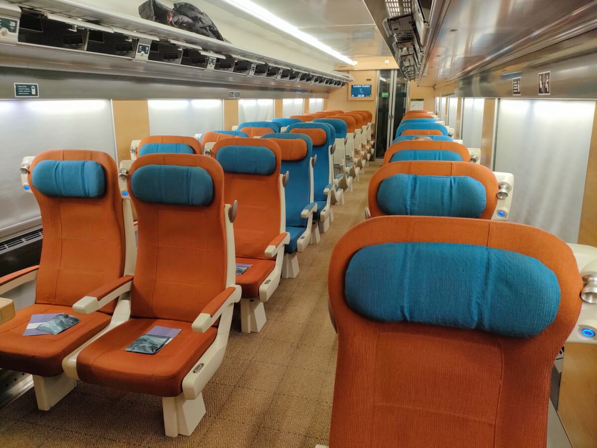 カレドニアンスリーパー 座席車(Seated Coach)
