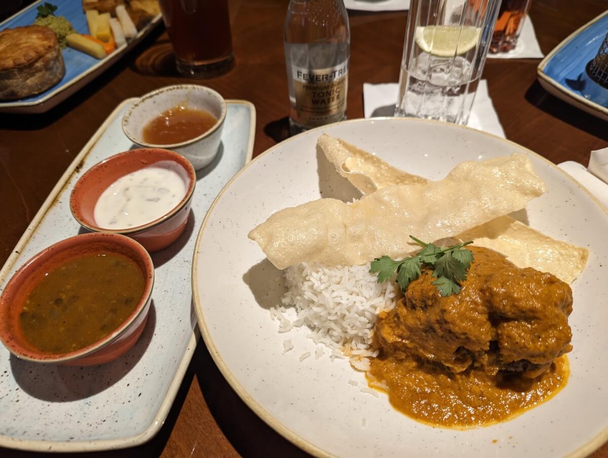 ゴールデン・ライオンのチキンマサラカレー