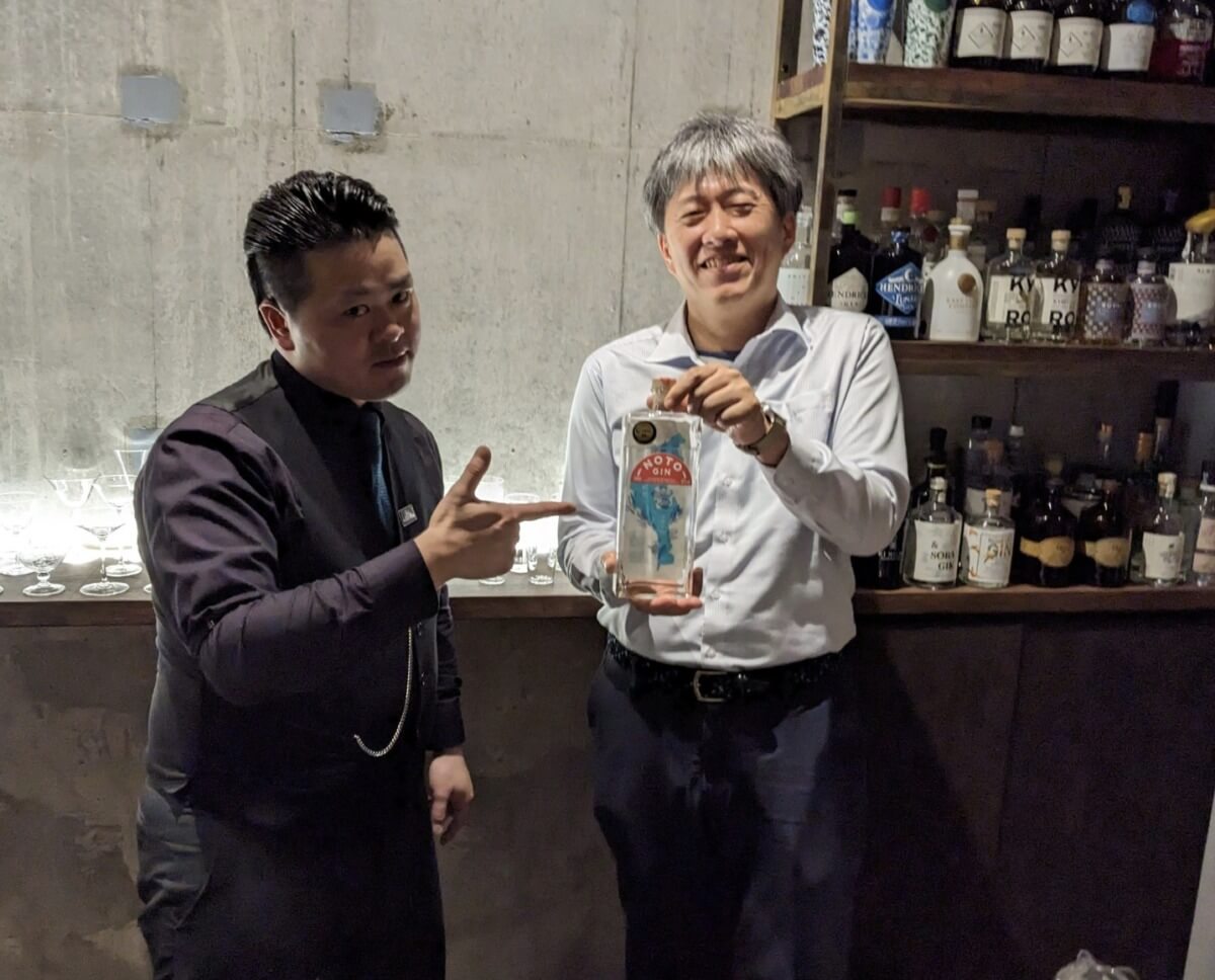 のとジン