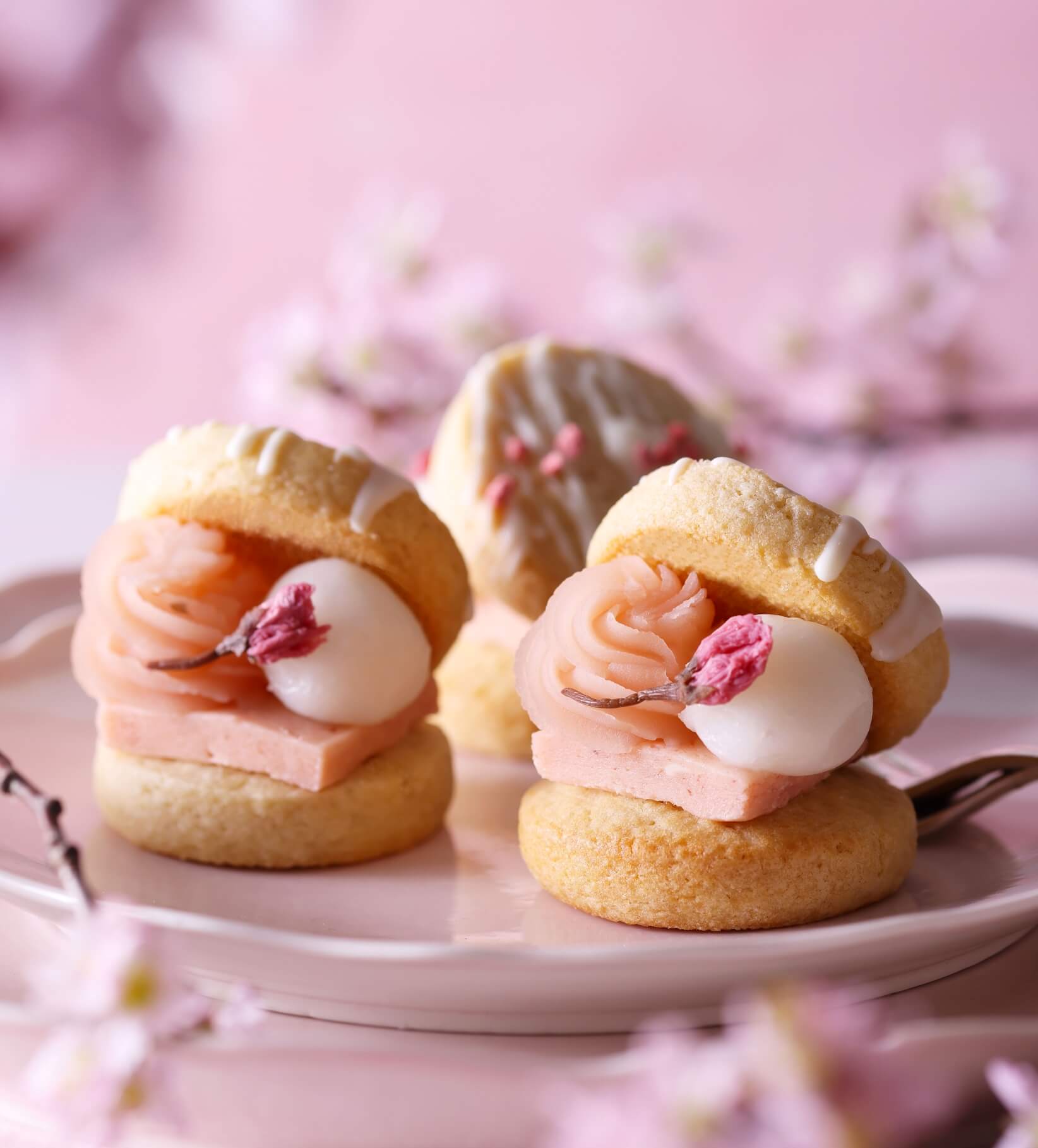 お花見あんバタースコーンサンド 桜あん&いちごバター