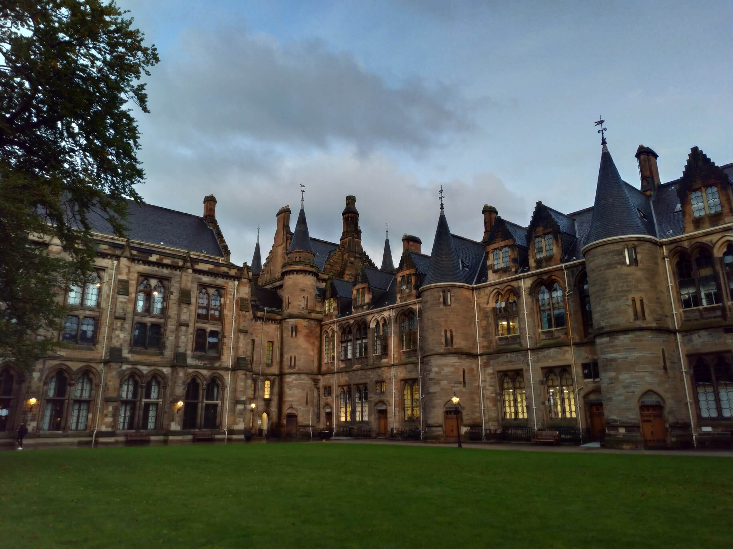 グラスゴー大学