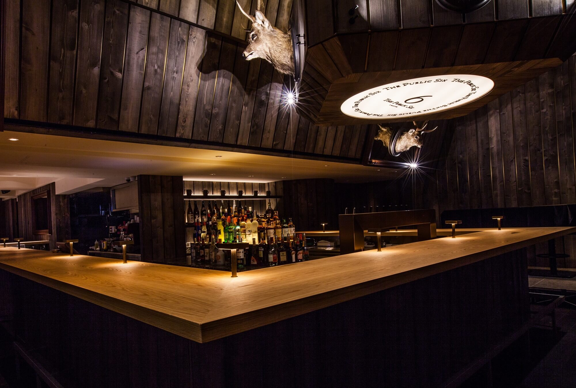 THE PUBLIC SIXの店内