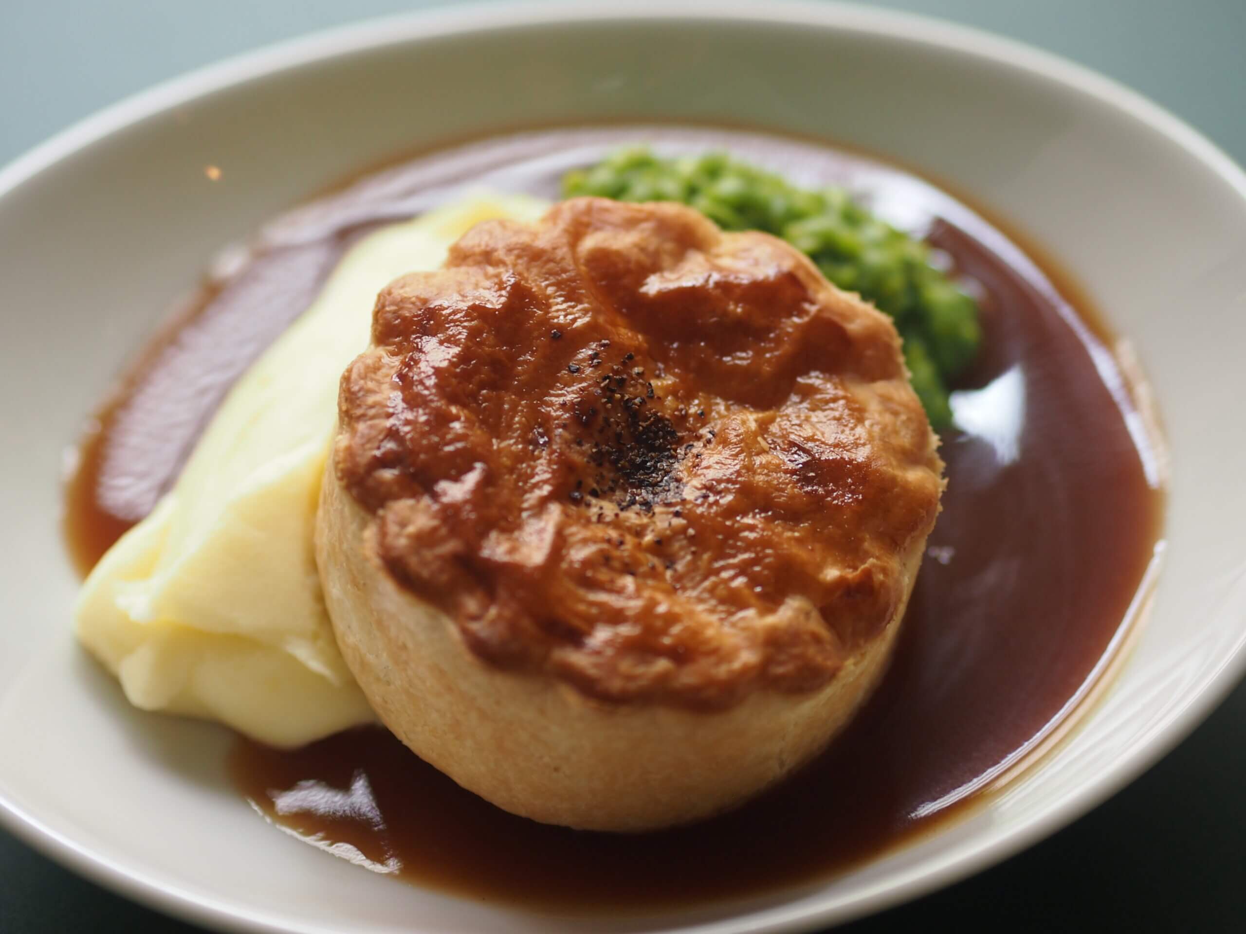 SWAN & LION Dining Bar - パイ&マッシュ