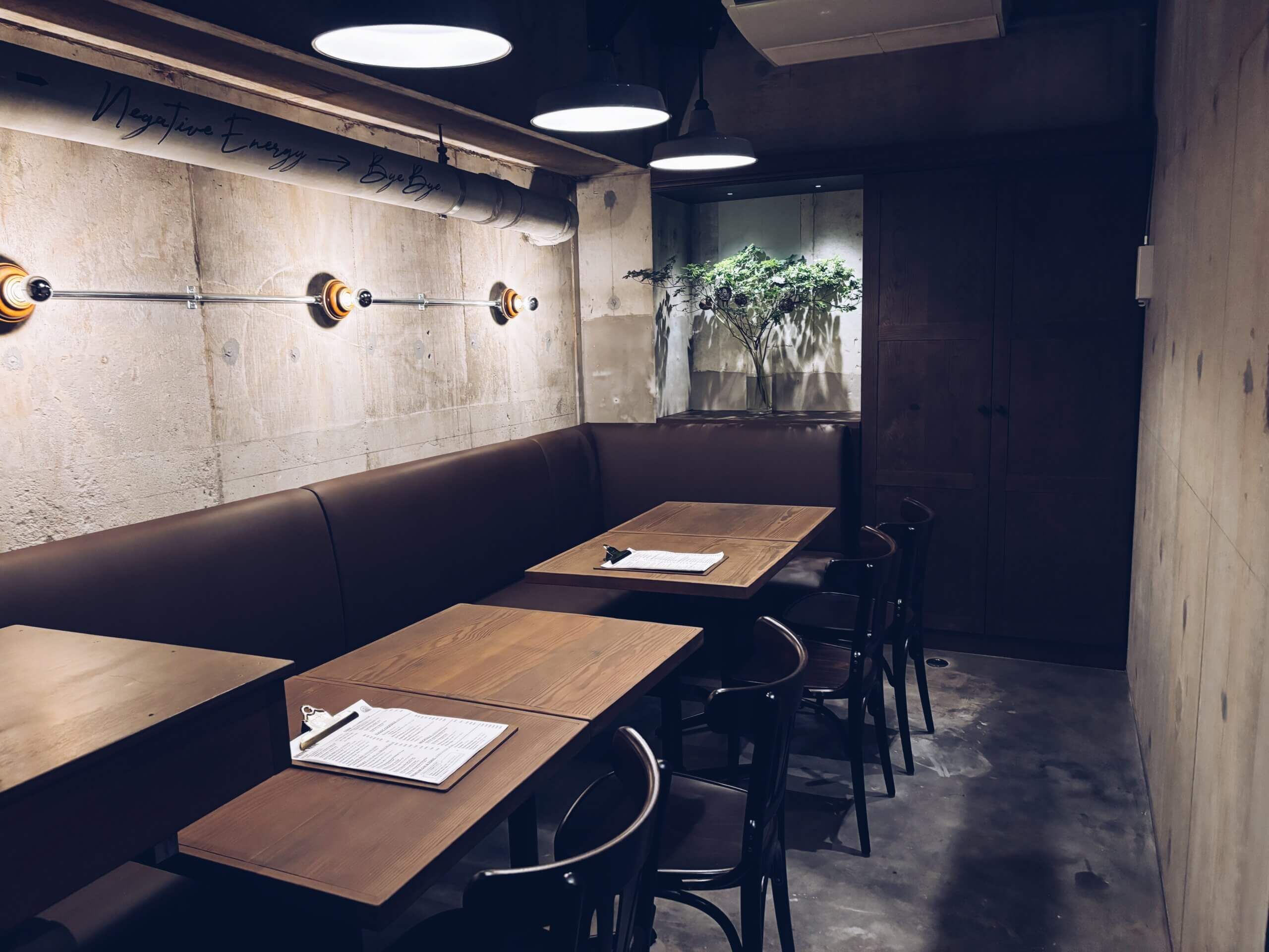 SWAN & LION Dining Bar
