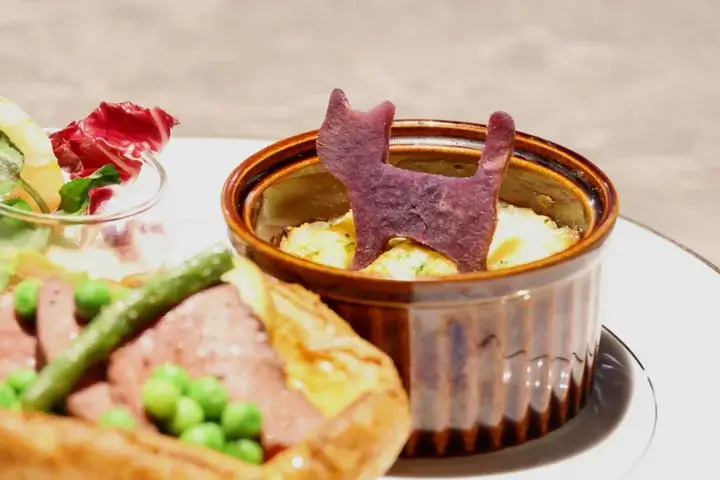 ミステリーチャンネルとサロンクリスティ イブニングティー