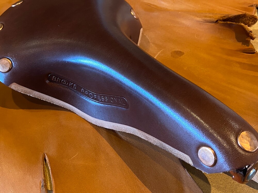 英国限定販売のサドルを数量限定発売！BROOKS ENGLANDの名作「STANDARD