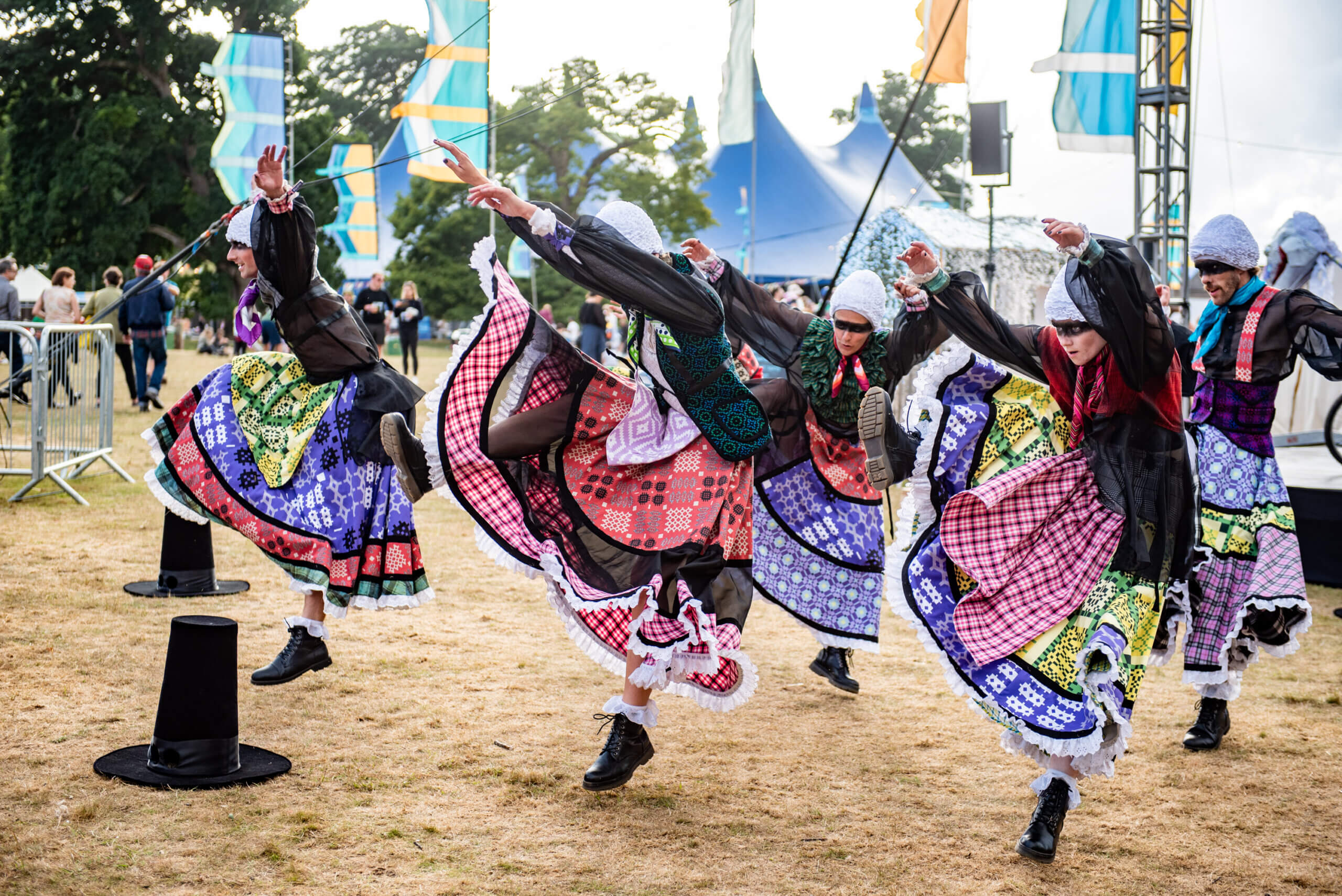 ウェールズのダンスグループ QWERIN ©Two Cats in the Yard Photography