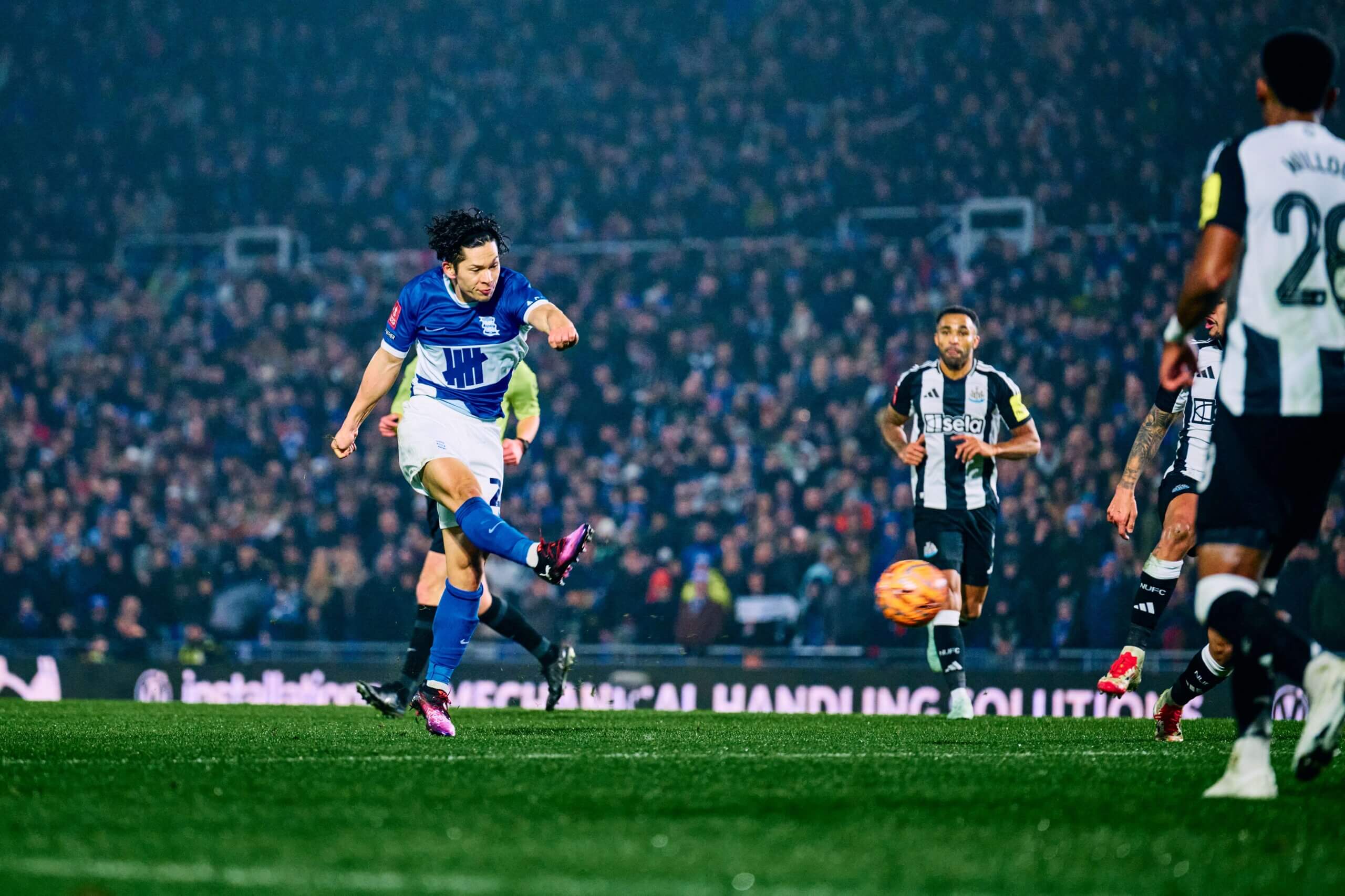 Tomoki Iwata v Newcastle