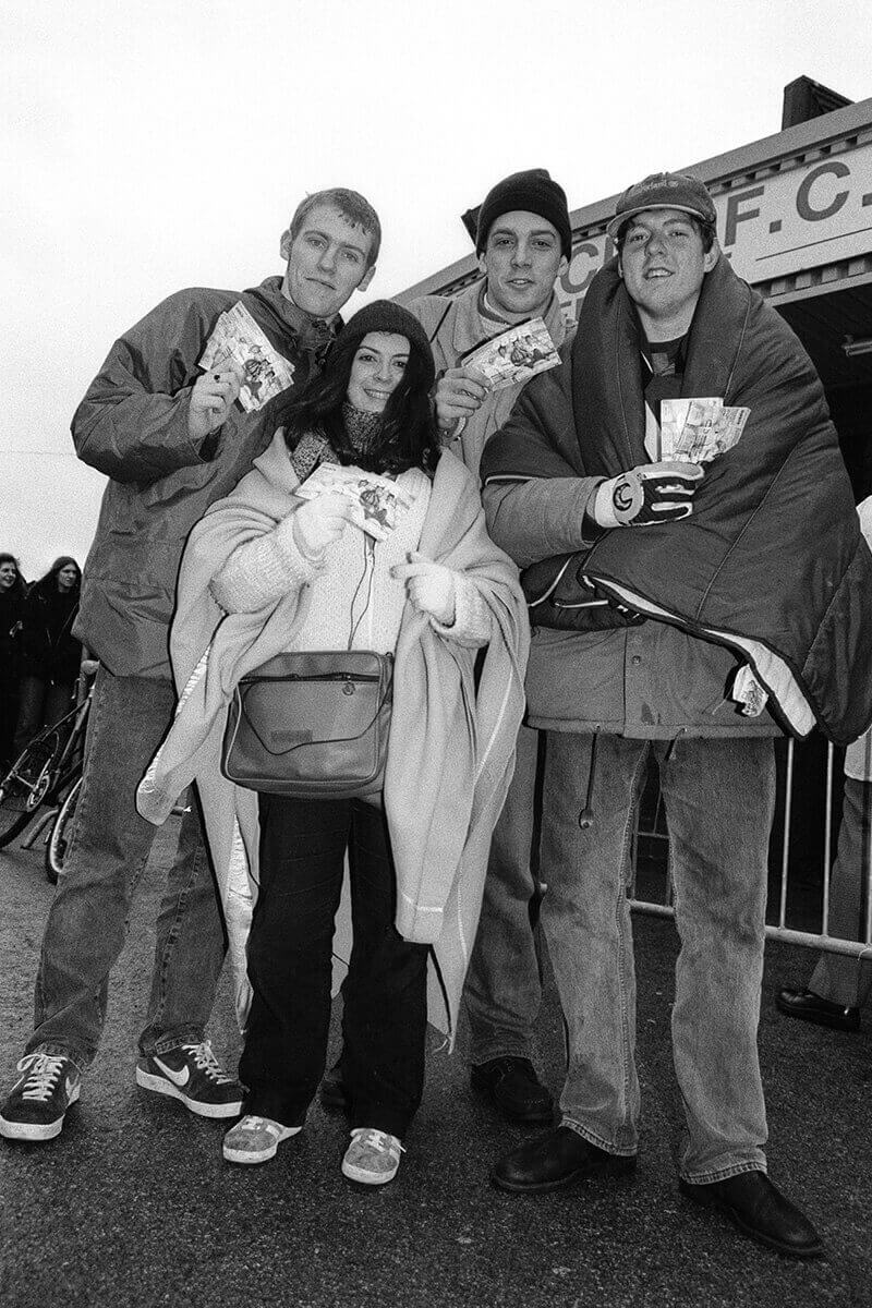 oasis fans maine road 1996 © jon shard - british culture archive 10