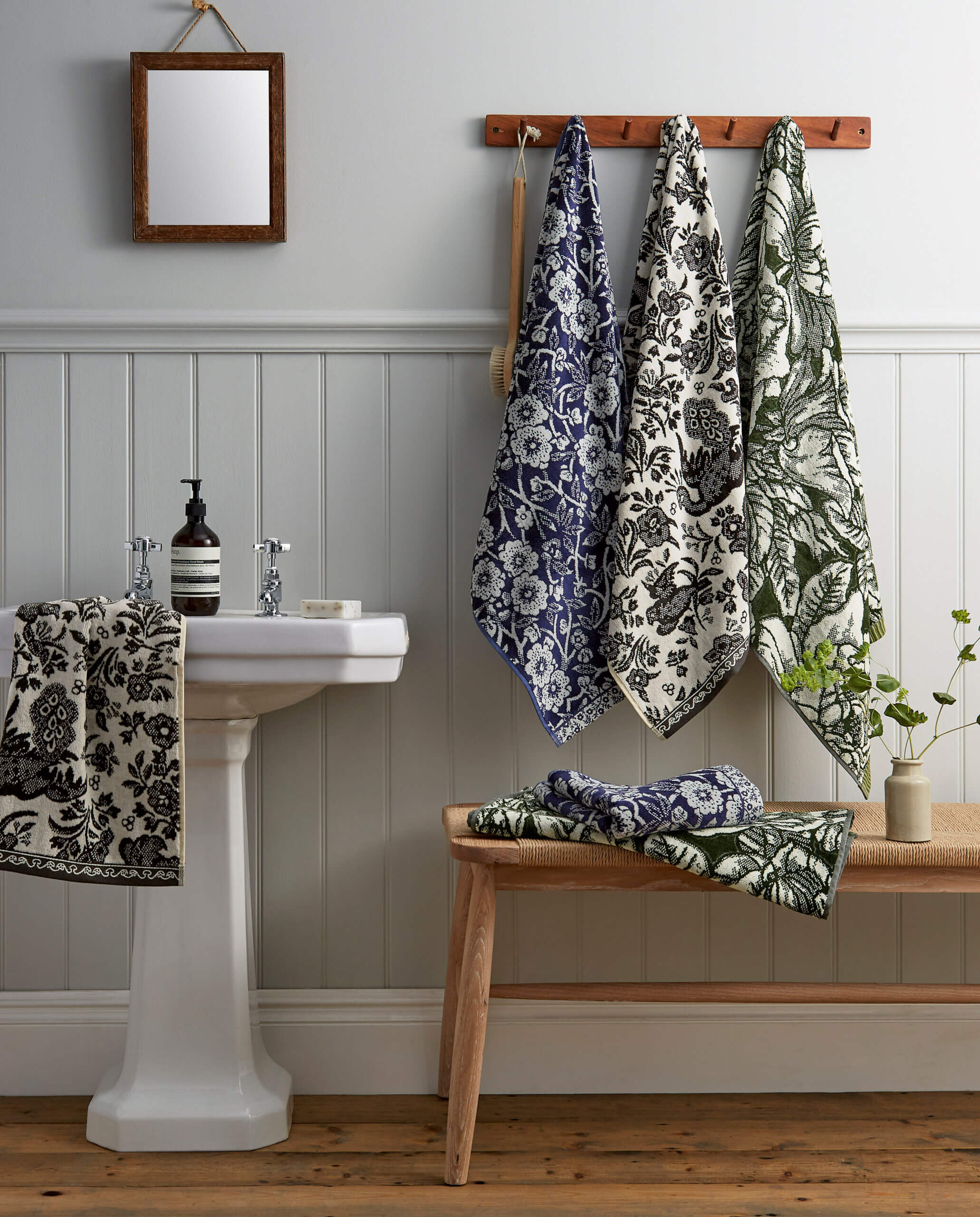 BURLEIGH TOWELS group lifestyle shot
