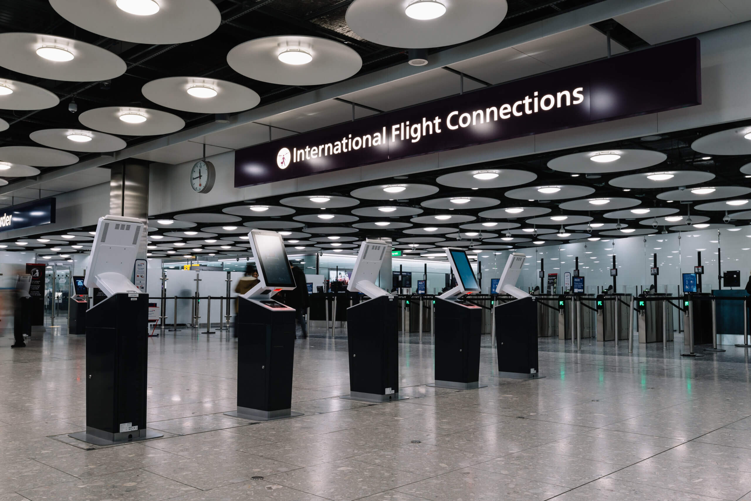 British_Airways-T5_connections_area-ref102353