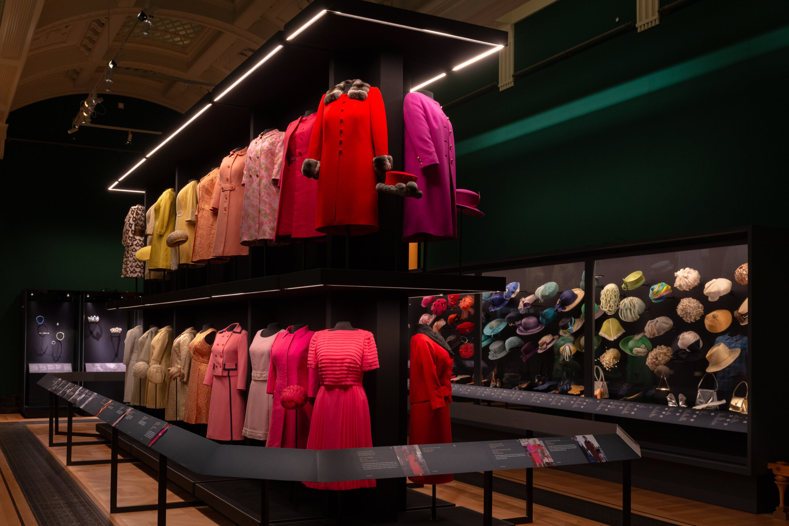 QG_Queen_Elizabeth_LifeInStyle_QUICK_SELECTION_090426_04