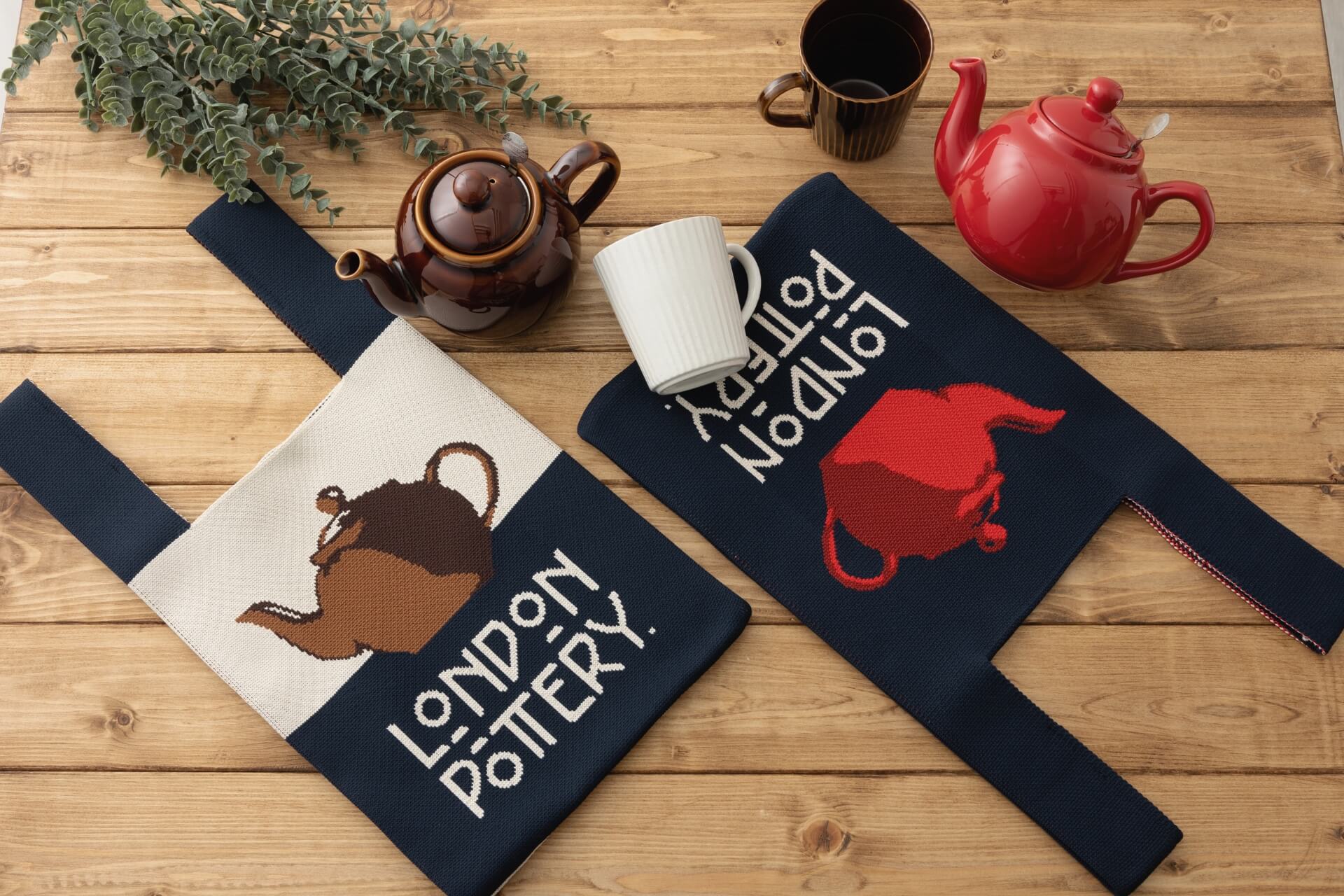 「LONDON POTTERY」から初のファッション雑貨が登場。ポットデザインのニットバッグ