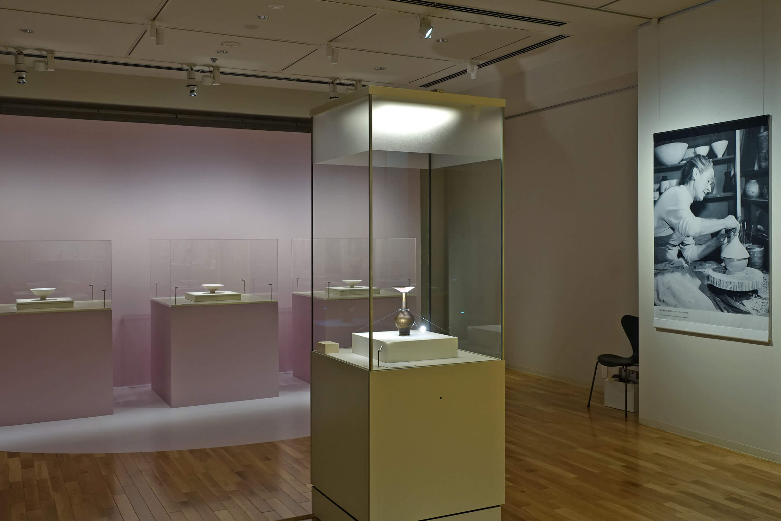 「移転開館５周年記念　ルーシー・リー展－東西をつなぐ優美のうつわ－」 展示風景