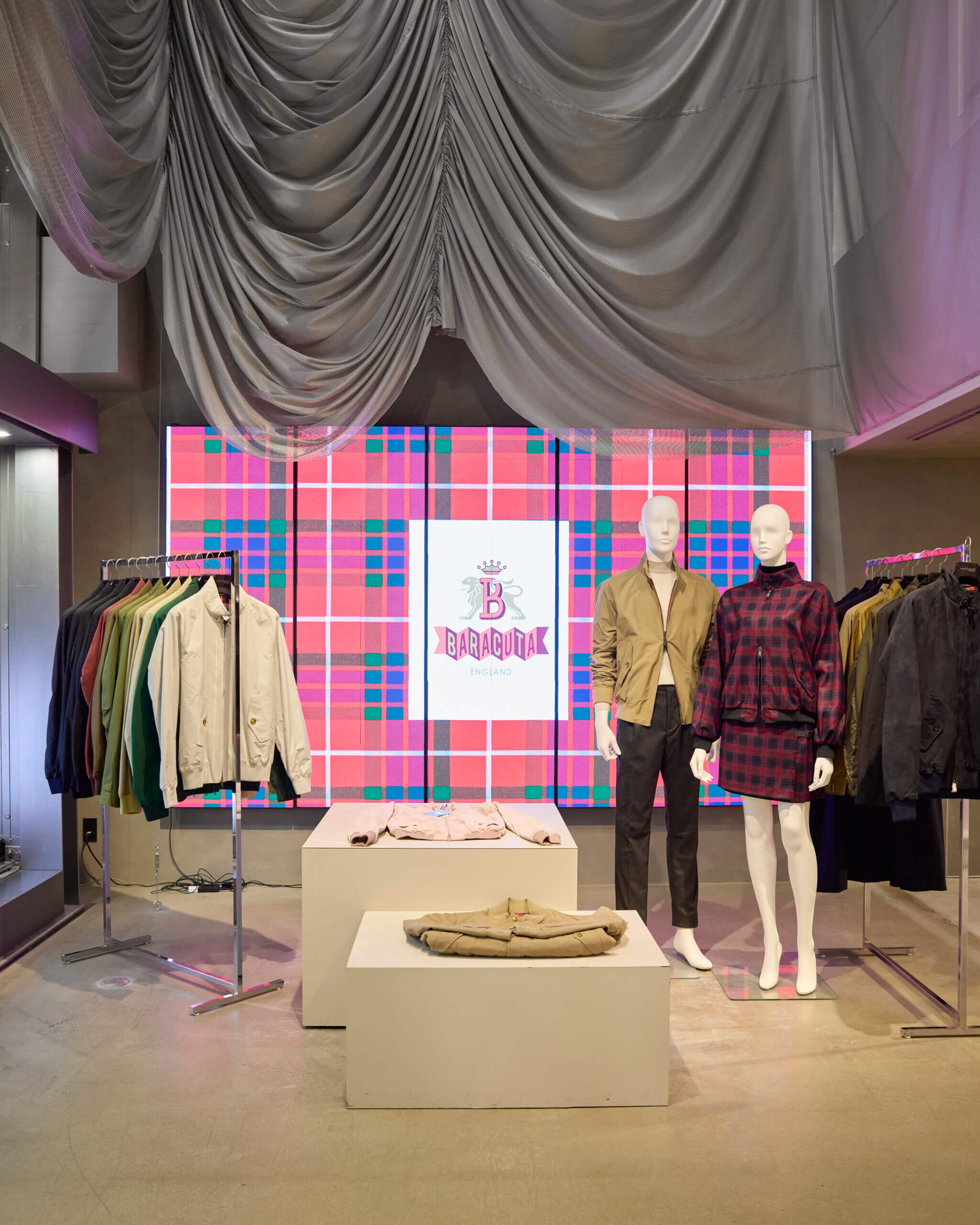 南青山、骨董通りに英国の名門アウターが続々集結！「バラクータ」「ラベンハム」「ベルスタッフ」が期間限定のコンセプトストアを展開