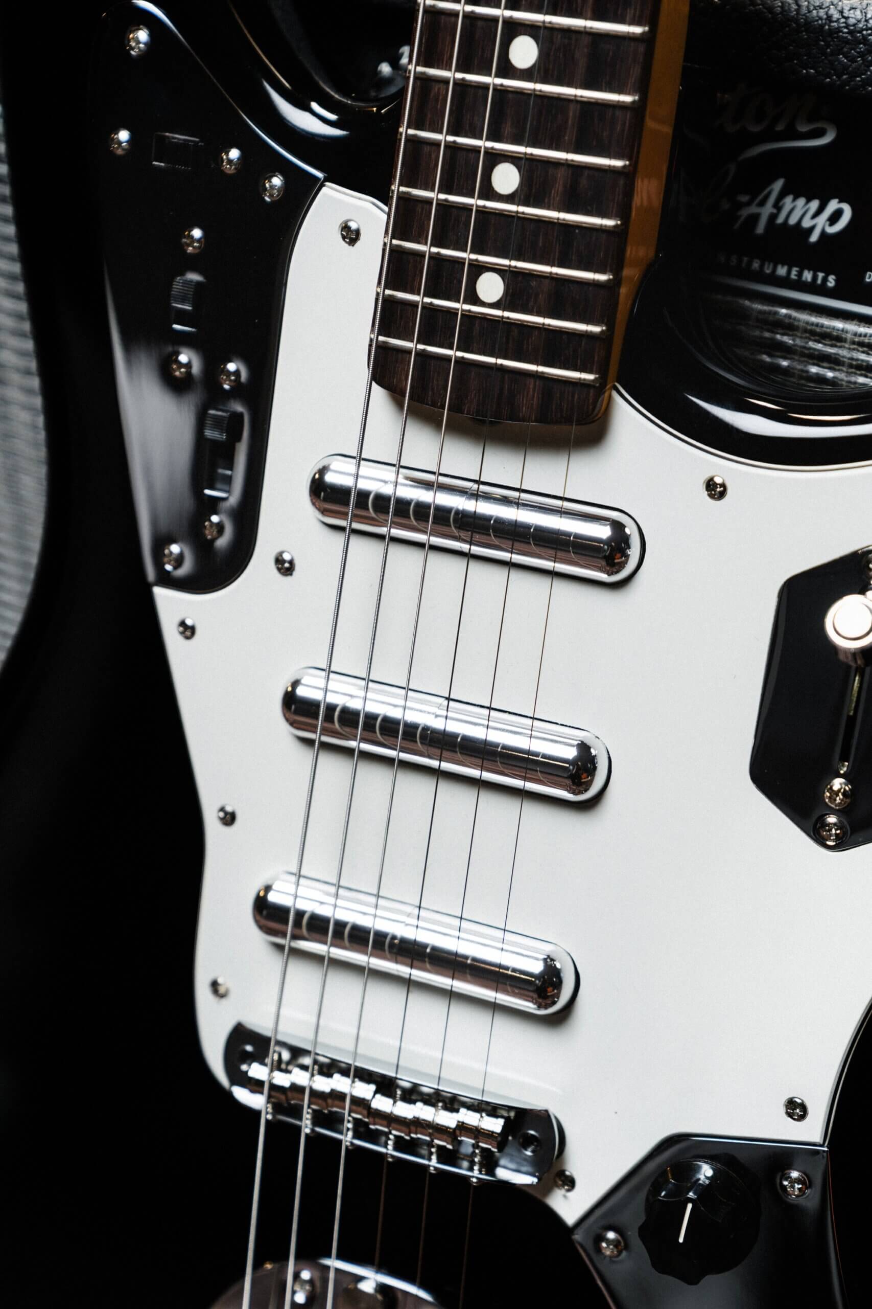 Fender_JohnnyMarr_SSJ_Lifestyle_20