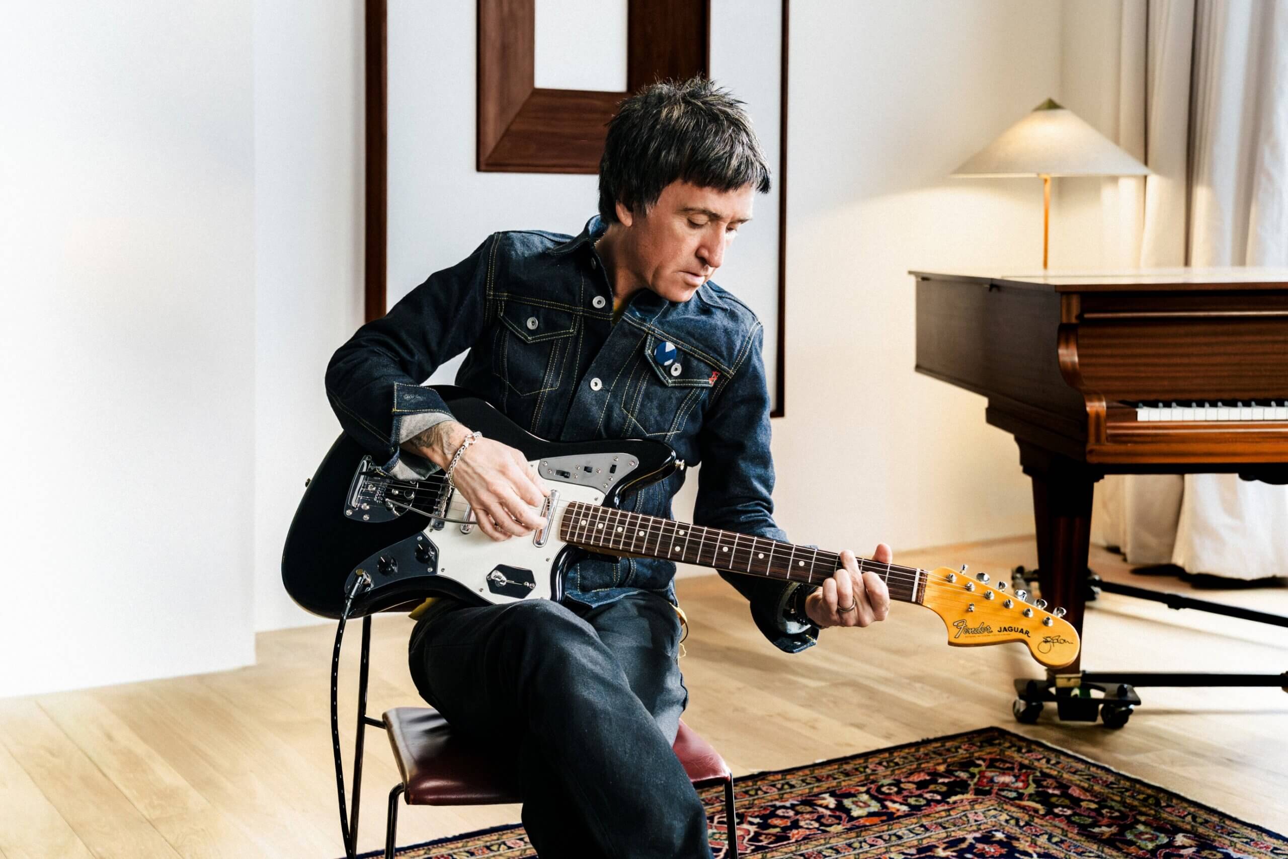 Fender_JohnnyMarr_SSJ_Lifestyle_6