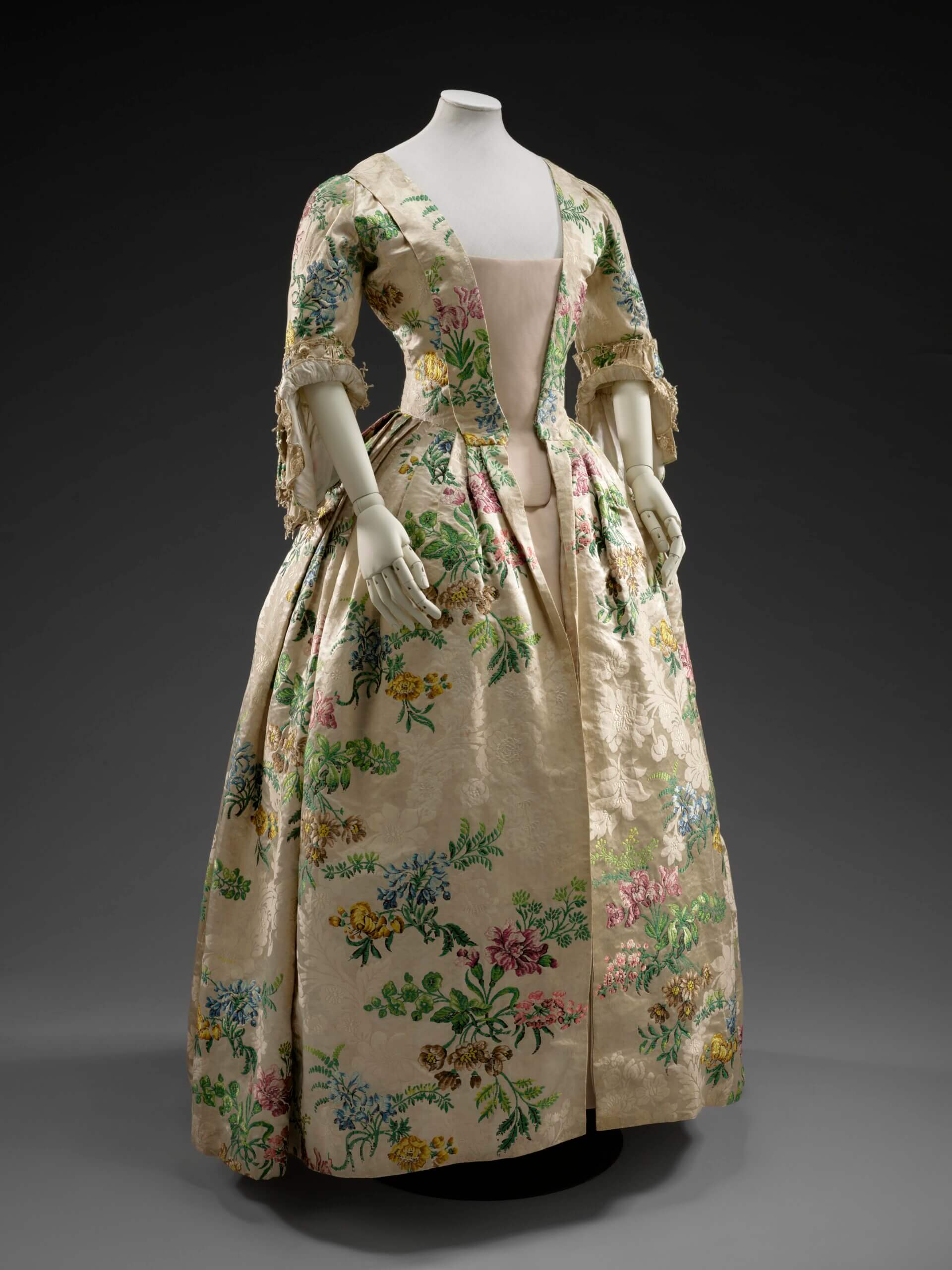 Gown, hand-woven brocaded silk damask by Anna Maria Garthwaite, London, 1740s