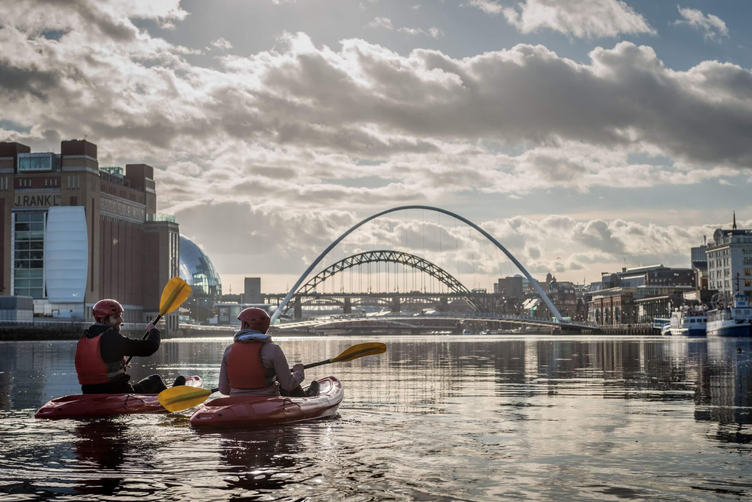 Man and a woman kayaking in the river Tyne, in Newcastle Upon Tyne, Tyne and Wear, England.