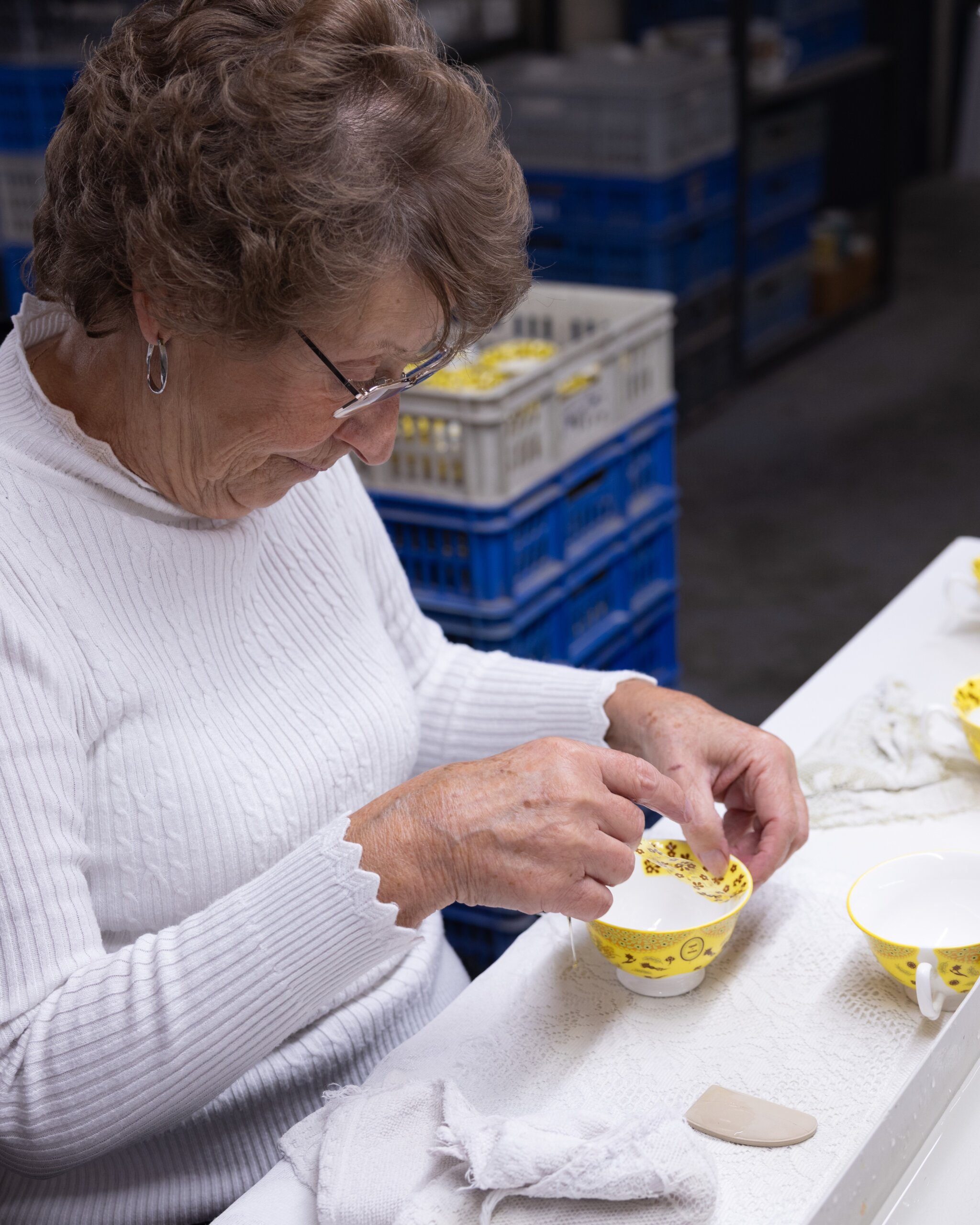 Official chinaware celebrating centenary of Queen Elizabeth II’s birth goes on sale