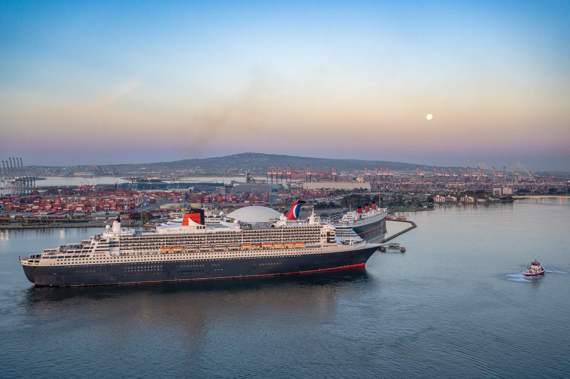 Queen Mary 2 Meets her sister for the first itme in 20 years at The Port of Long Beach CA