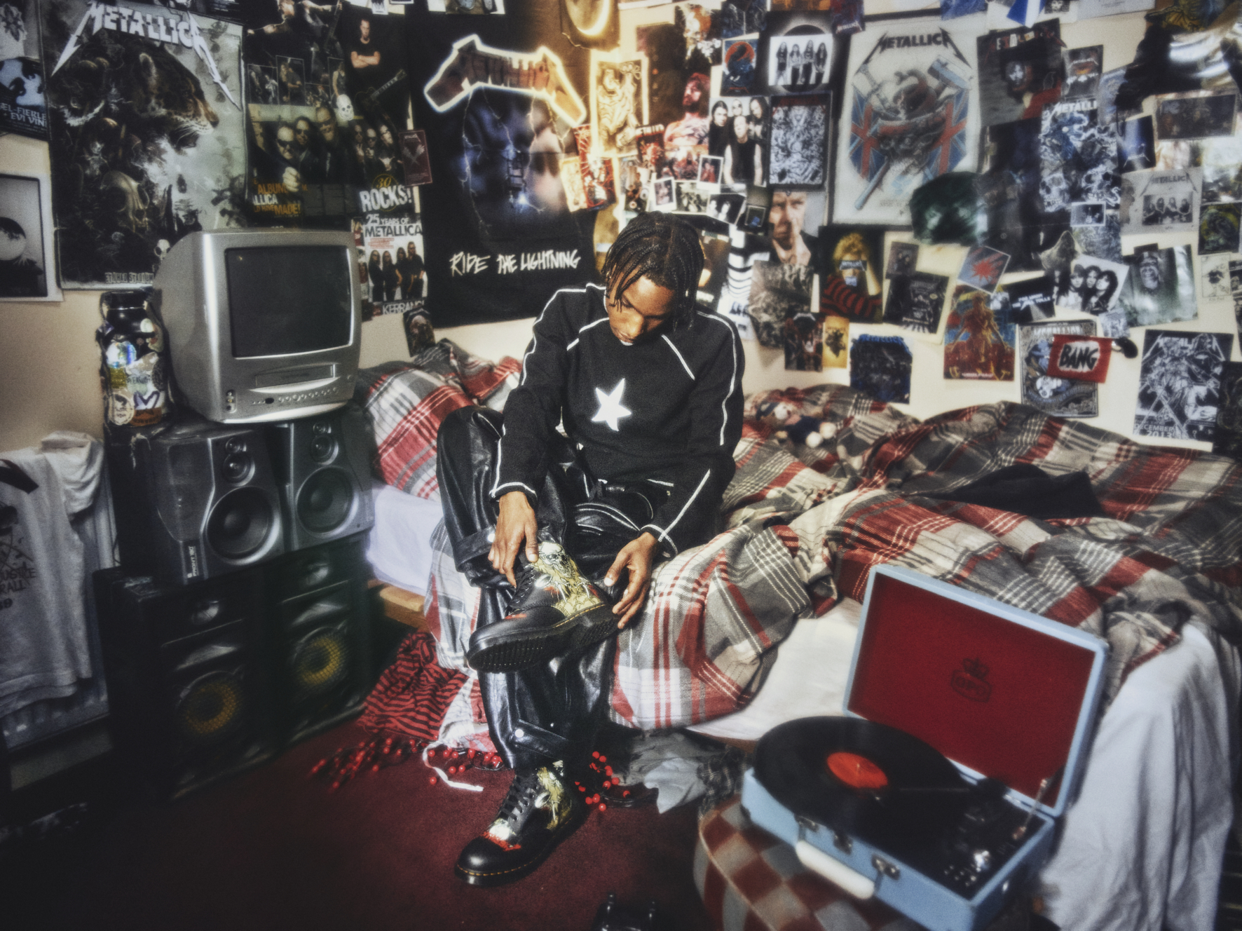 DR. MARTENS × METALLICA ヘビィメタルの王者「メタリカ」との初となるコラボレーションが発売開始