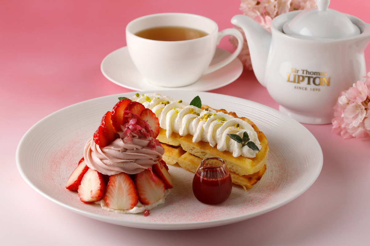 四条店:苺とさくらのワッフル(ドリンク付)