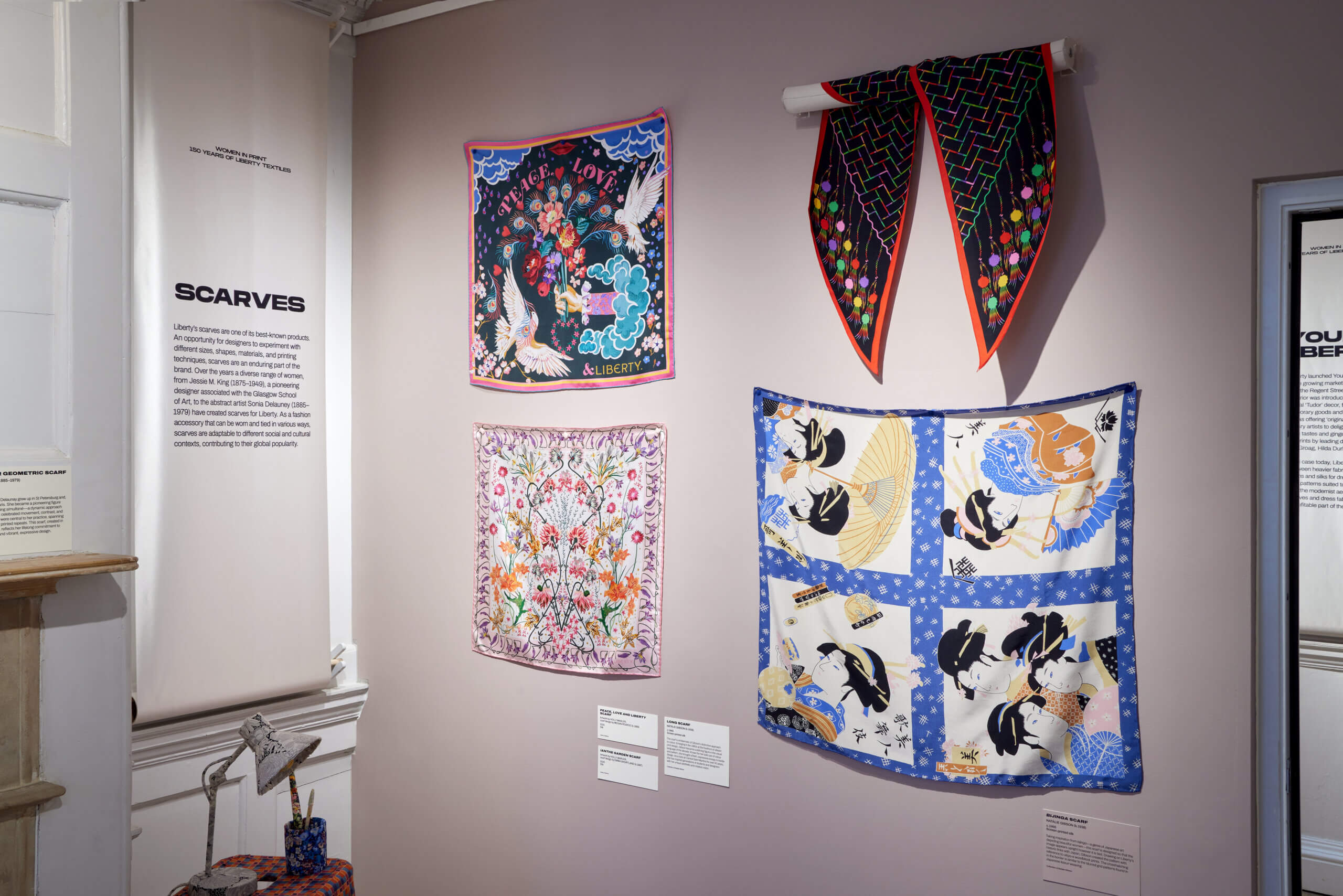 リバティ・ファブリックス150周年を記念する展覧会「Women in Print