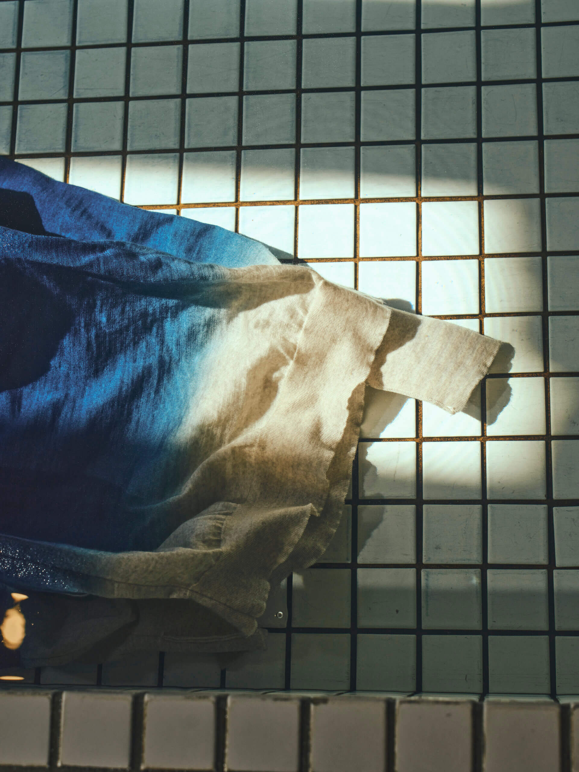 『JOHN SMEDLEY × ŌME』 天然製法の藍染による、すべてが一点もののコラボレーションアイテムを発売