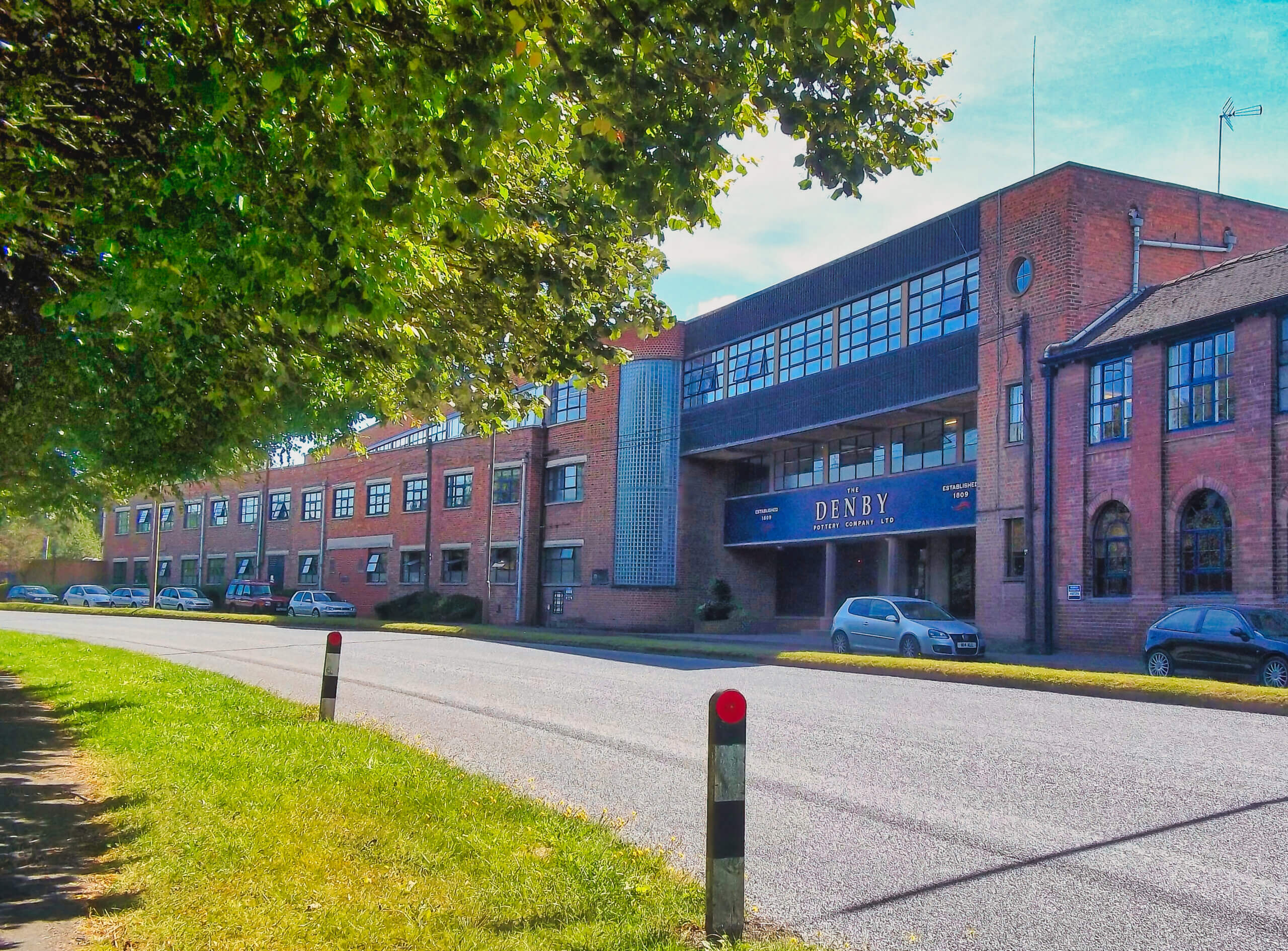 Denby_Pottery_-_Main_Factory_Entrance_-_geograph.org.uk_-_3076611