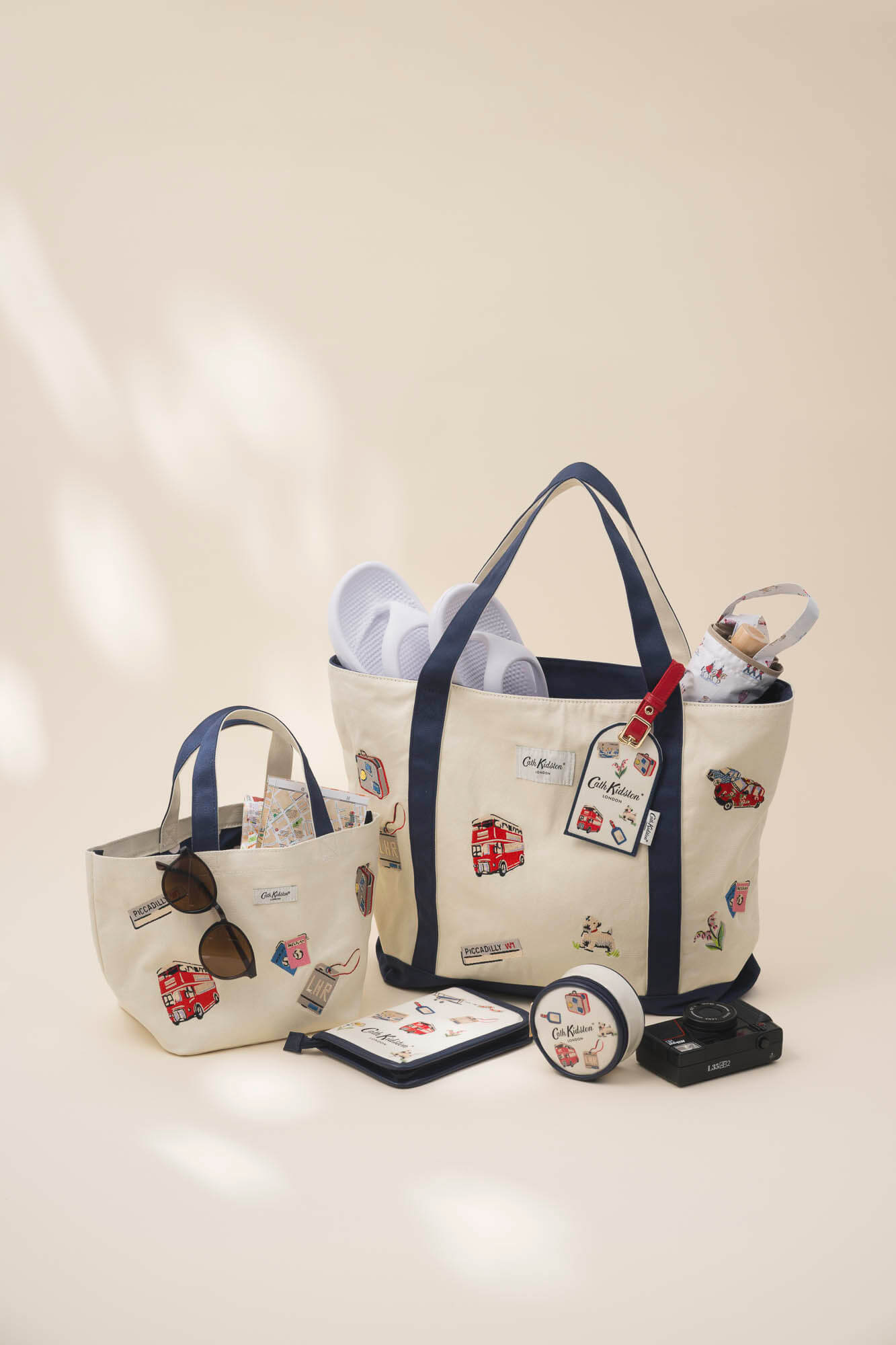 【Cath Kidston】トートやアクセサリーポーチなど、旅行の季節にぴったりなトラベルシリーズ＆PVCの新作ブックバッグが登場