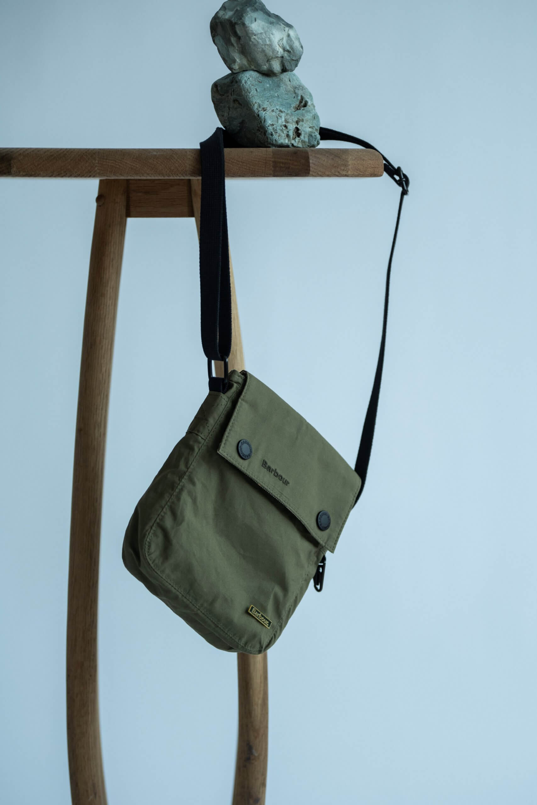 ベースモデルはTRANSPORT CROSSBODY BAG