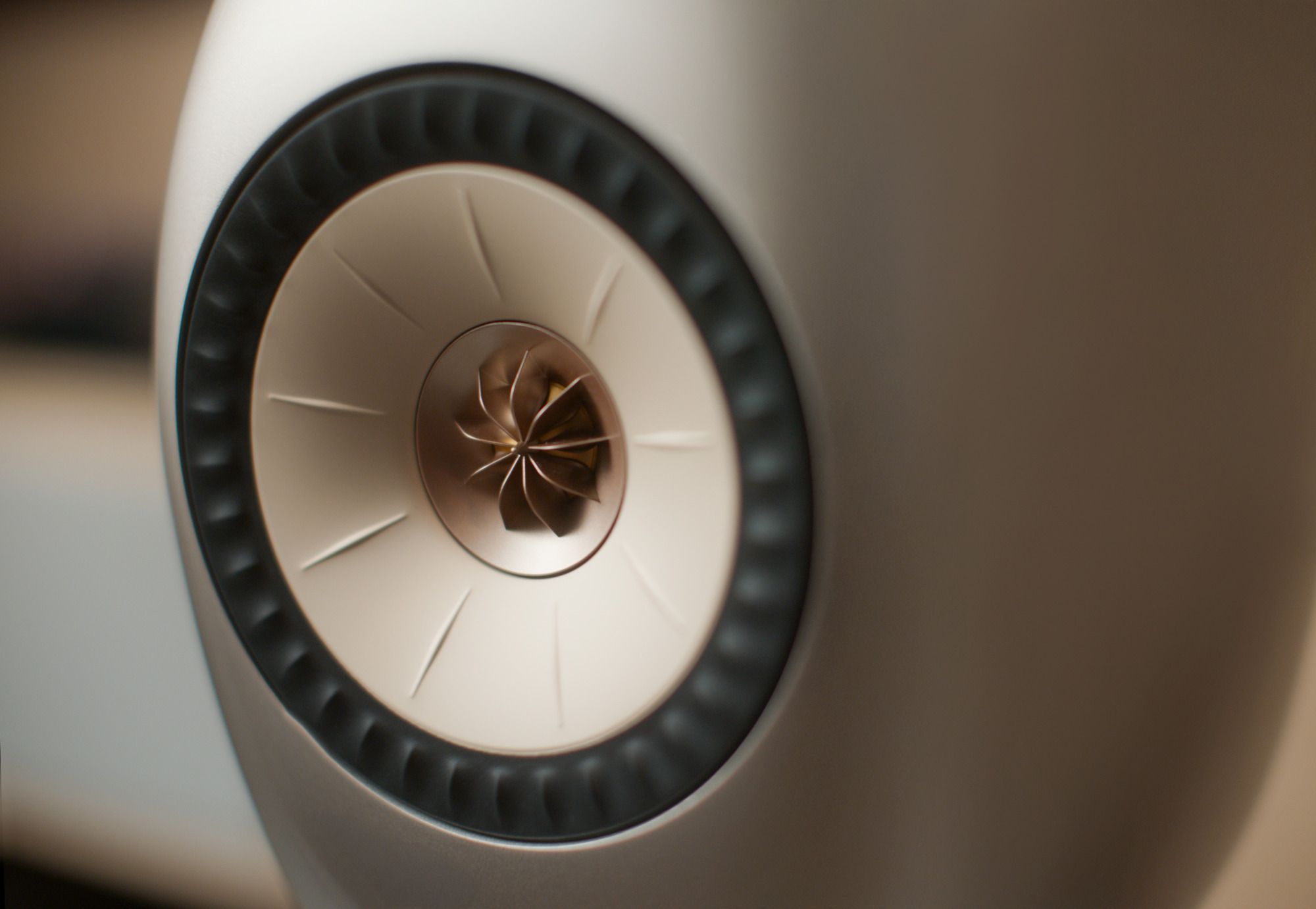 KEF「LS LUXE」