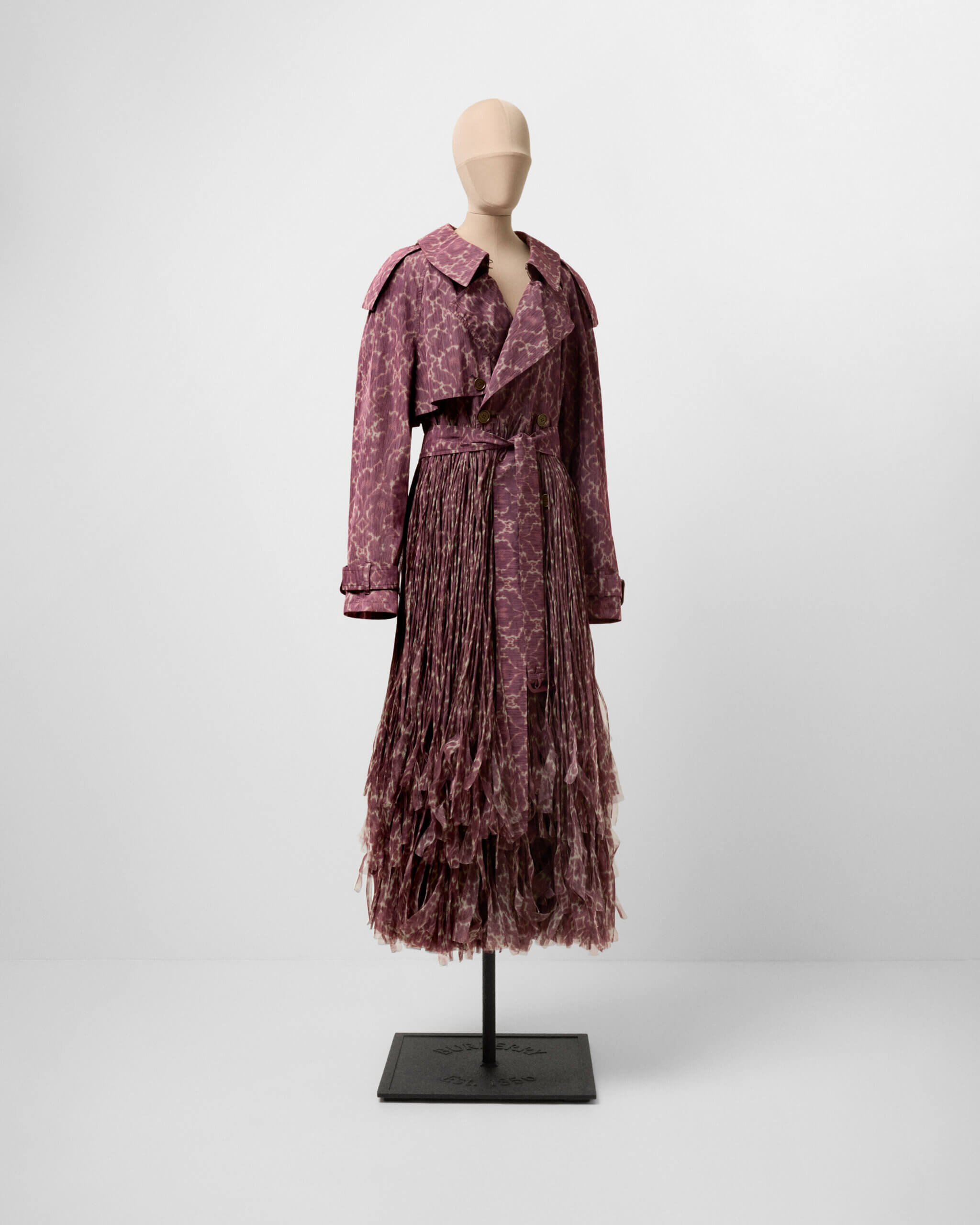 Women’s purple baroque-print fringed trench coat, Winter 2025 © Burberry