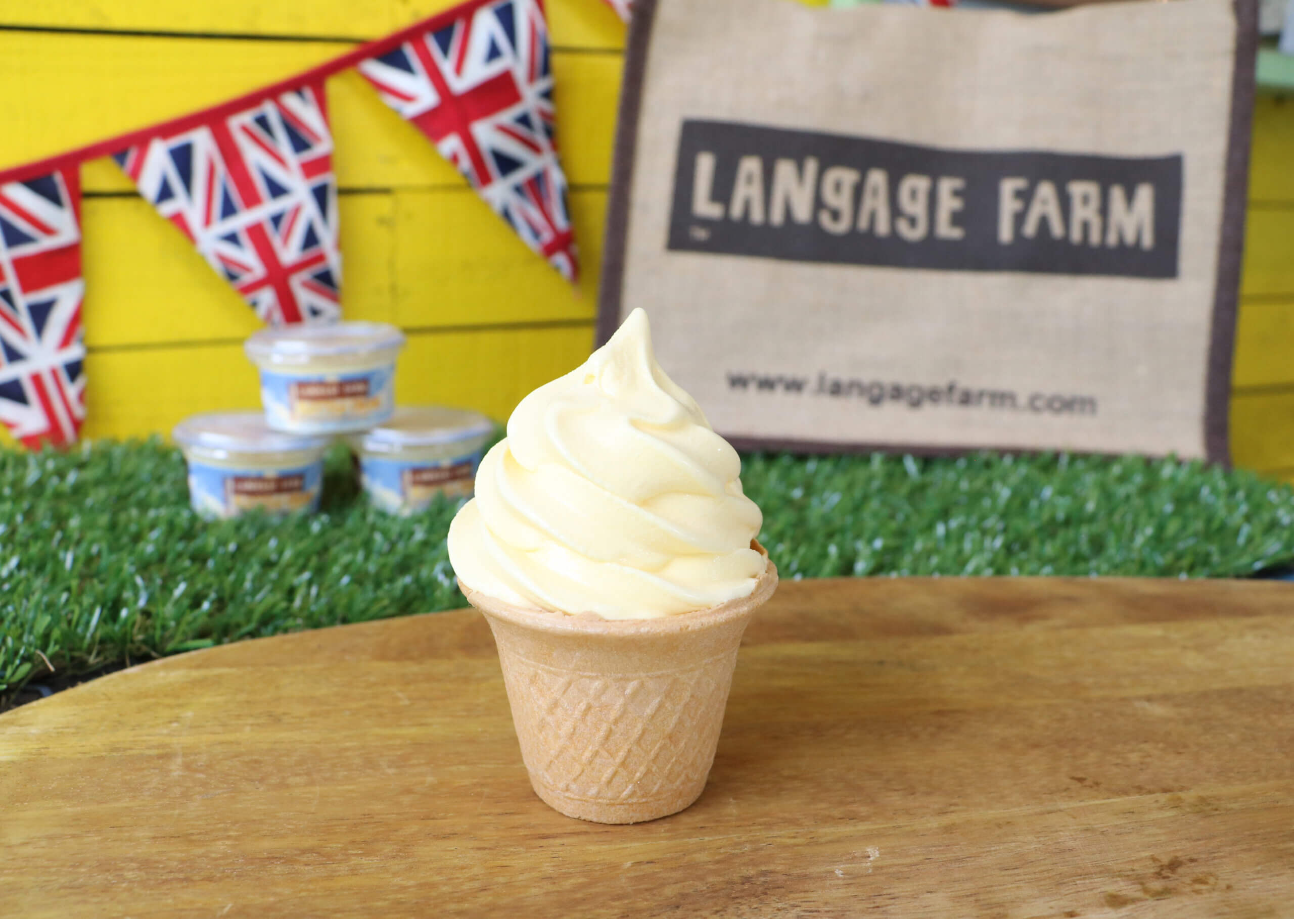 Langage Farmから直輸入！風味豊かな黄金色のミルクで作ったソフトクリーム
