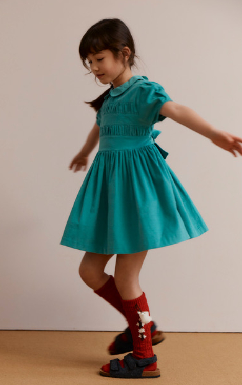 CARAMELのPENELOPE DRESSを着用したモデル