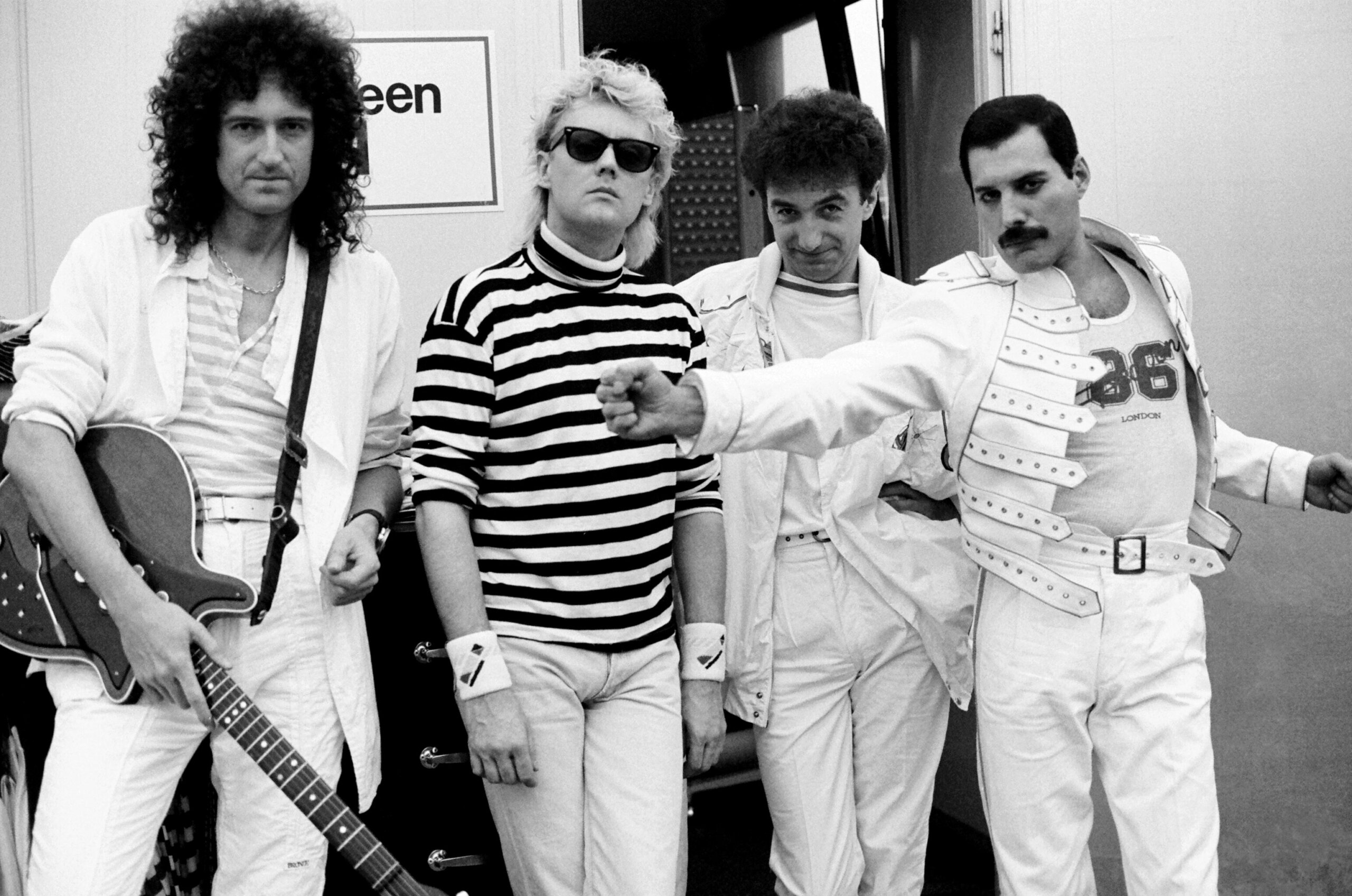 Queen backstage 1986