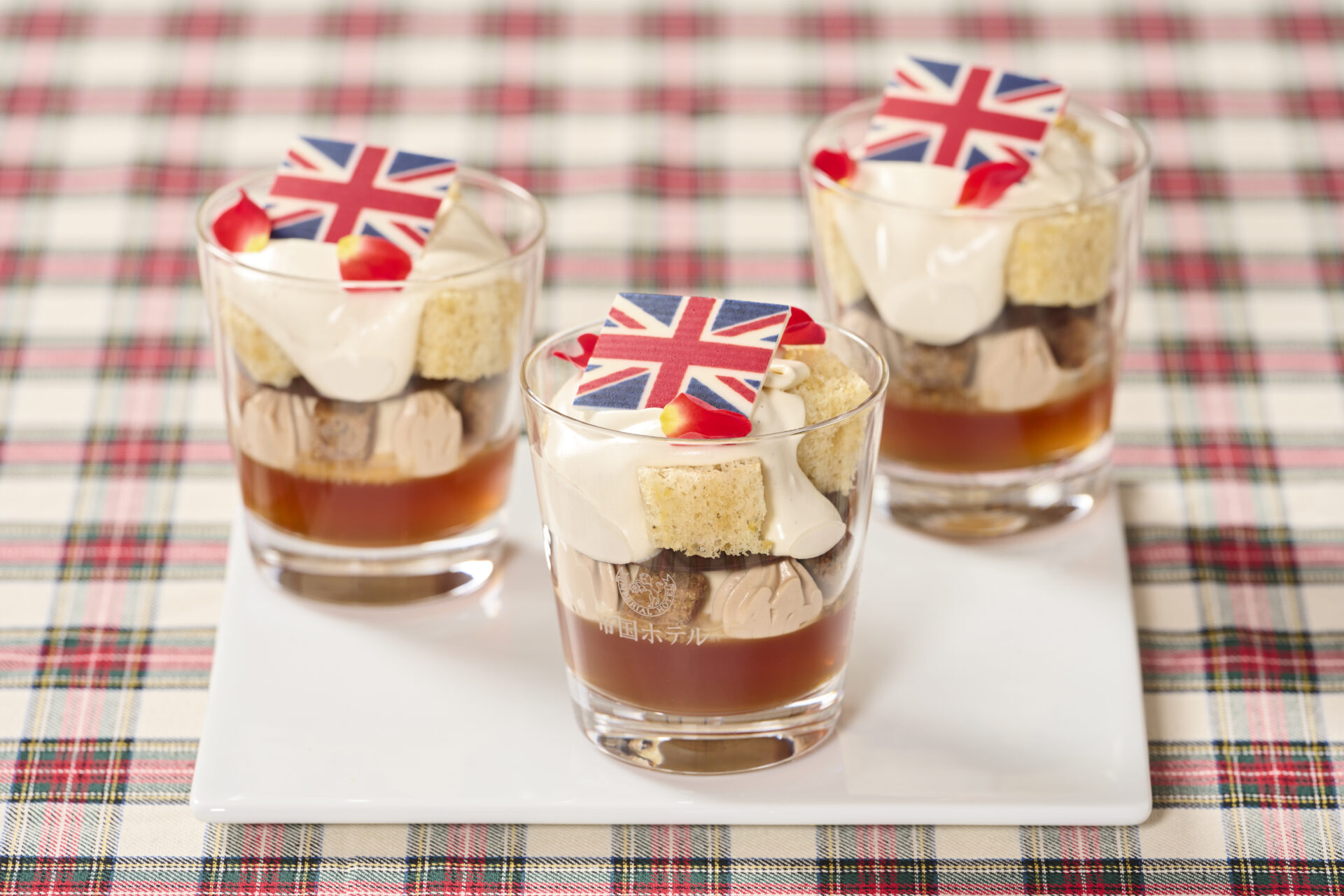 英国旗プレートをあしらった紅茶のベリーヌ