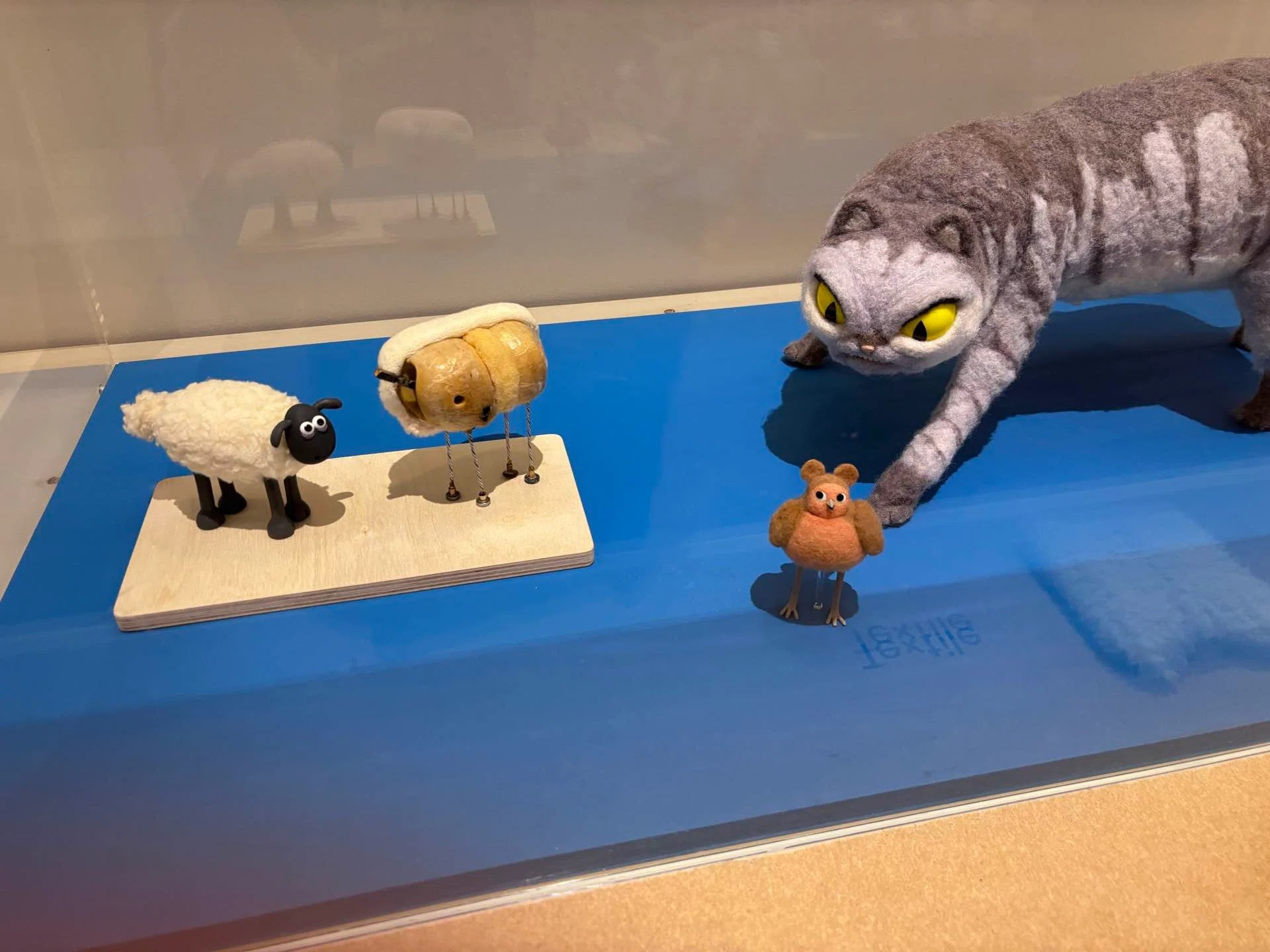ひつじのショーンや『ロビン ロビン』のパペット展示