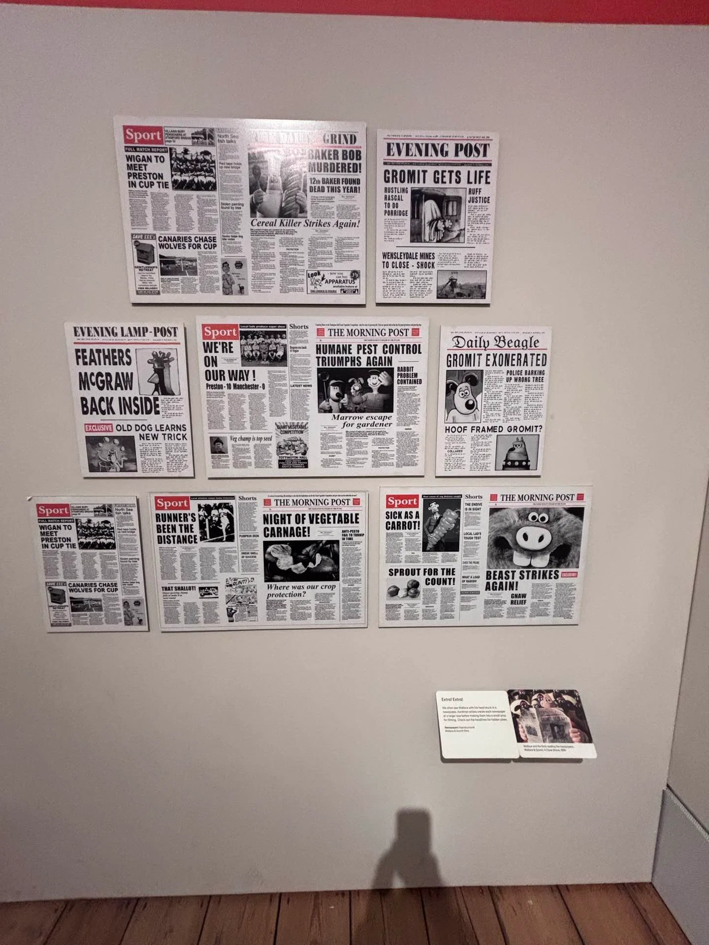 劇中に登場する大判サイズの新聞小道具