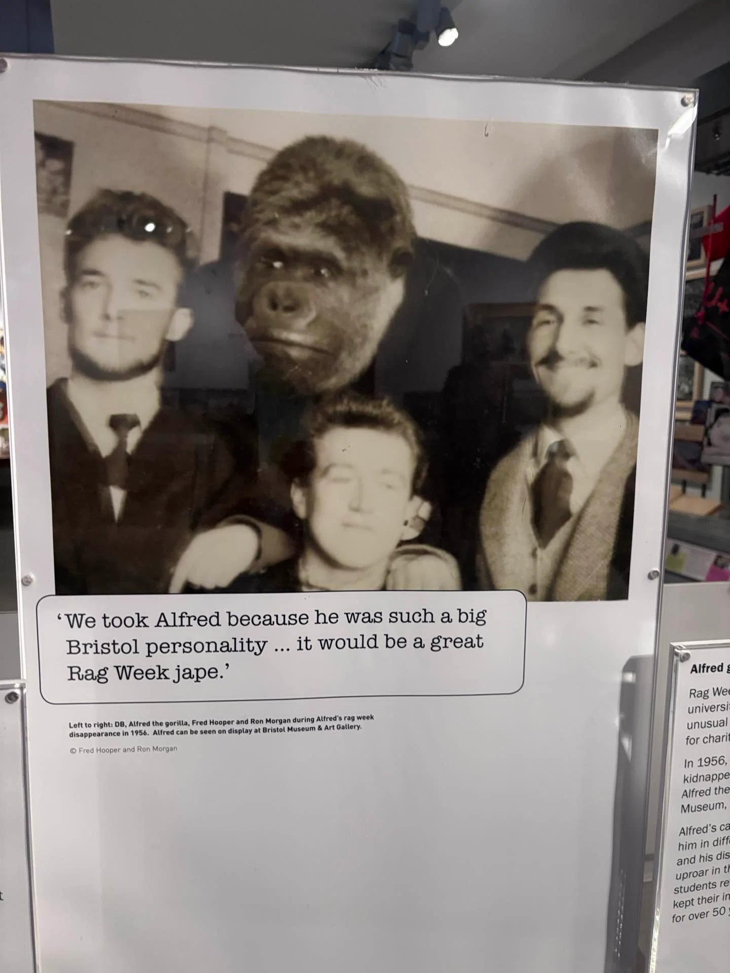 アルフレッド失踪事件を伝える写真