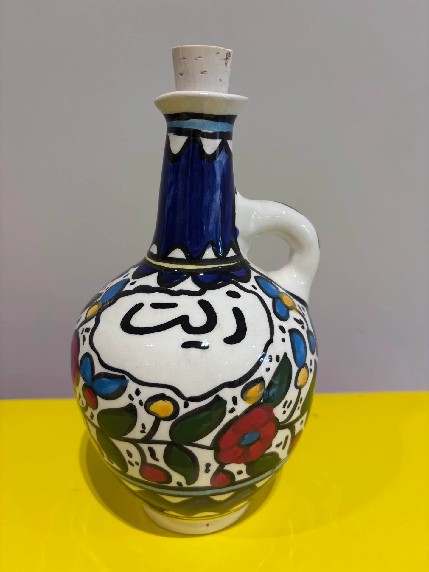 ミュージアムで購入した手描きのオイルボトル