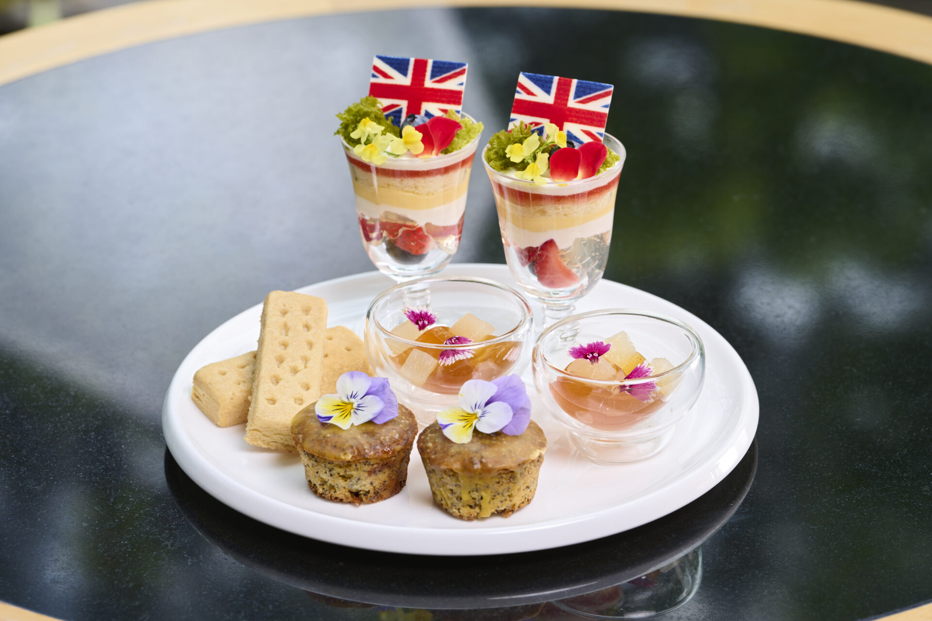 英国アフタヌーンティーの上段スイーツ各種