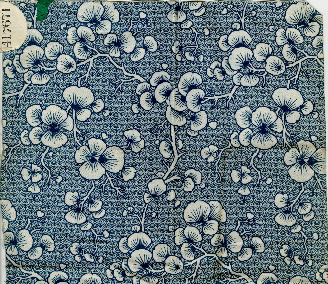 桜を思わせるデザインが描かれた1903年頃のリバティのアーカイブ生地見本