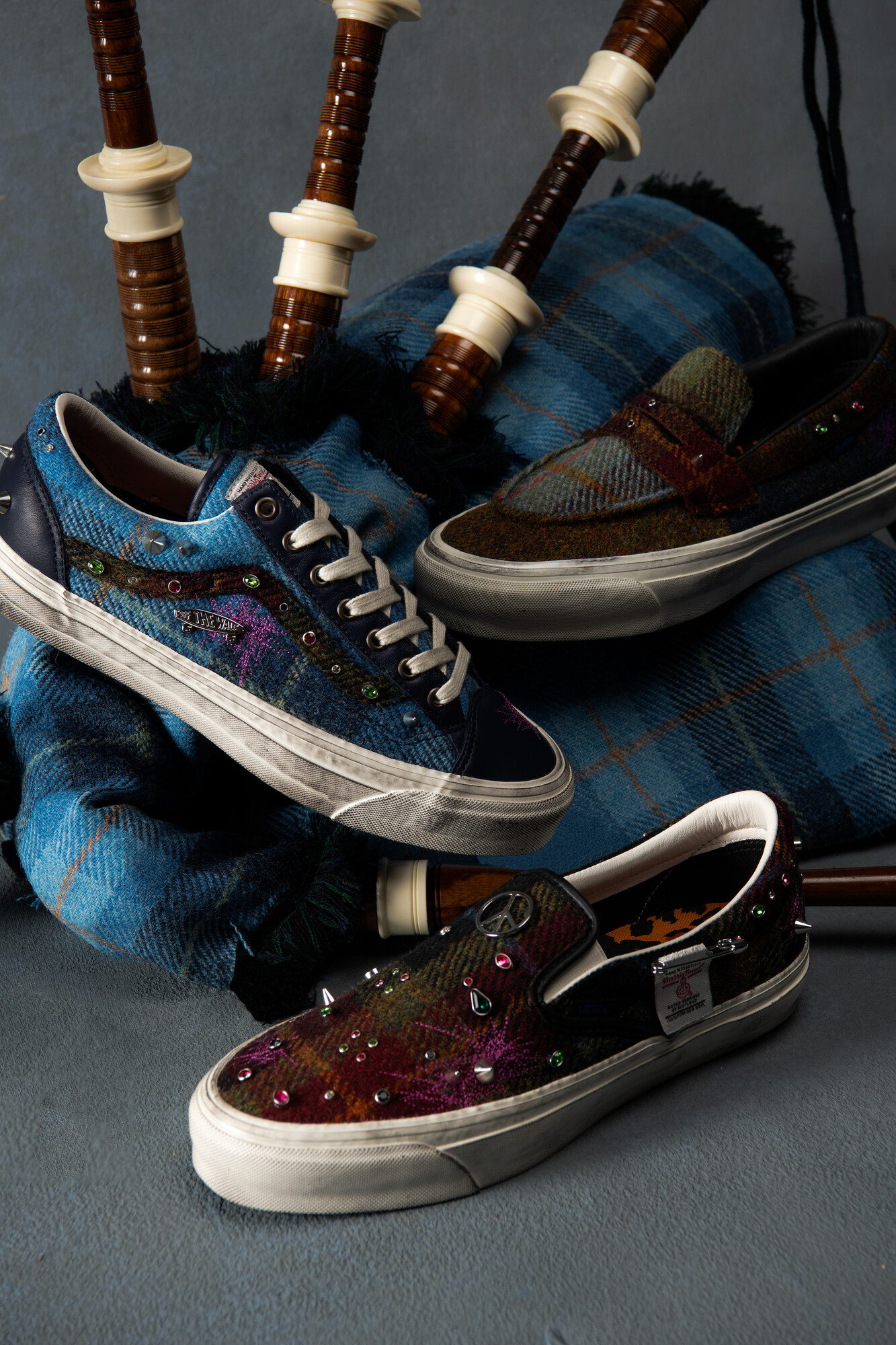 ハリス・ツイード生地と装飾が施されたVansのスニーカー3足